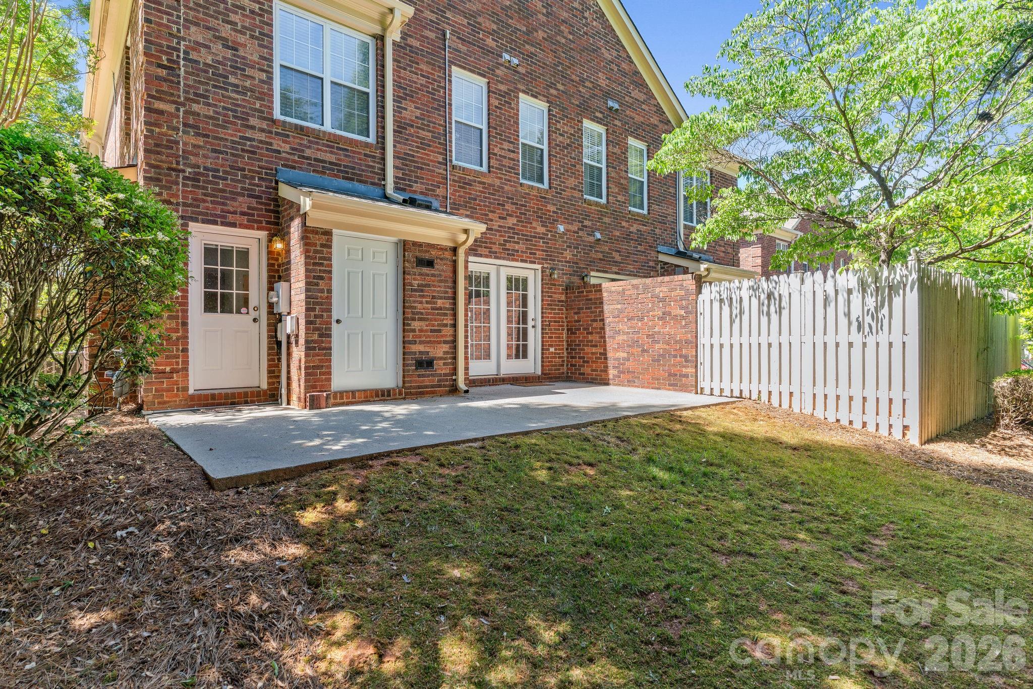 300 Armour Street — Davidson