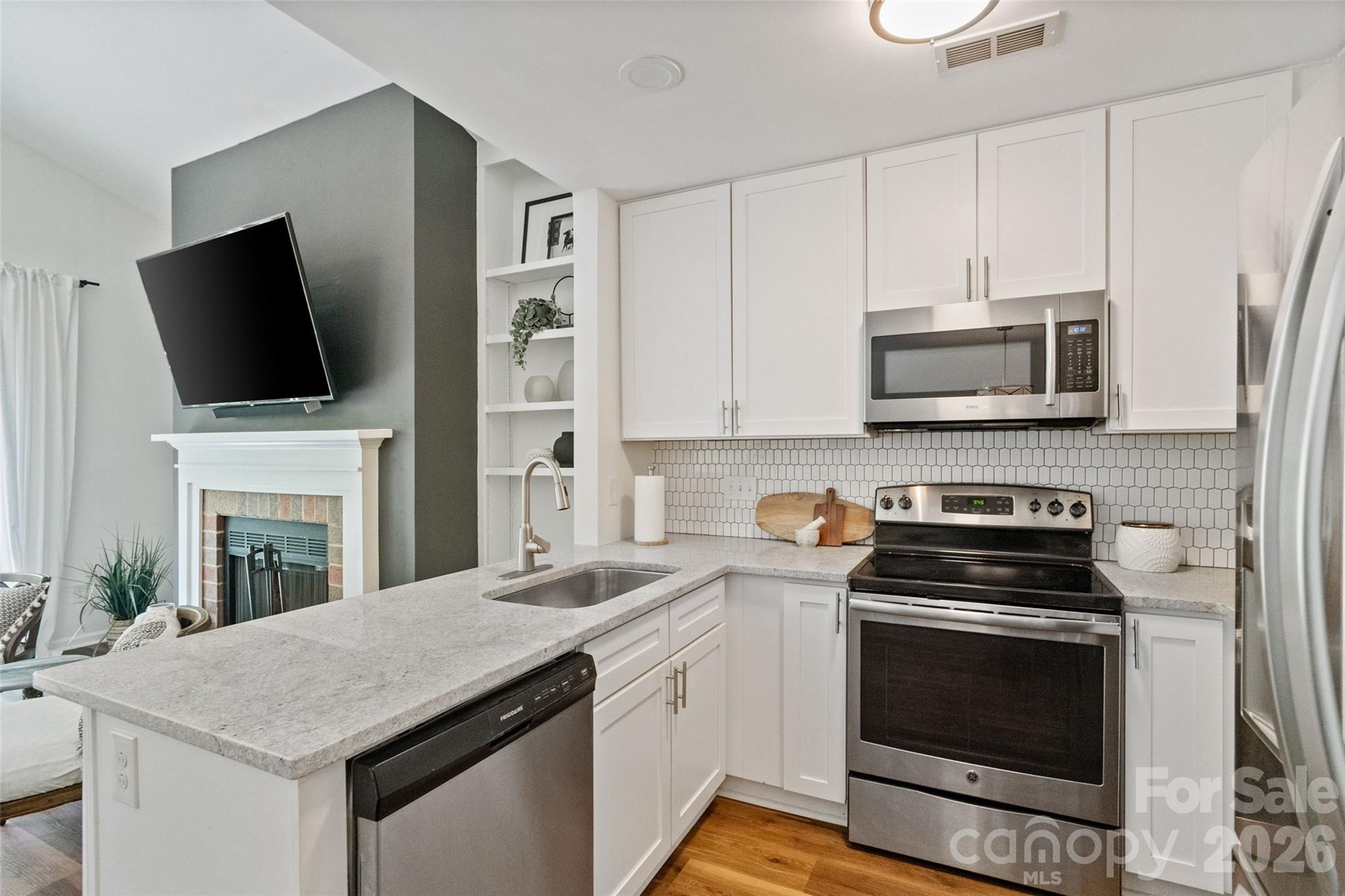 3302 Selwyn Farms Lane #7 — Charlotte
