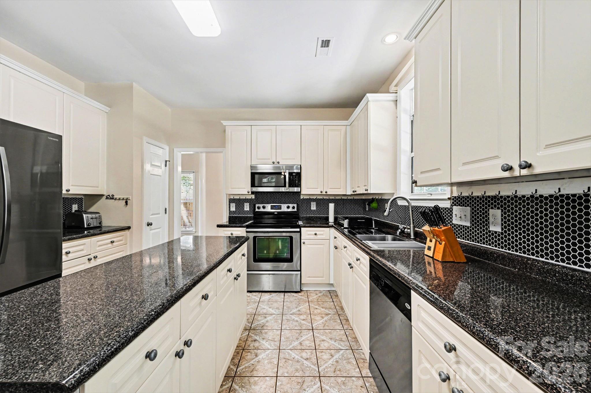 6900 Beamish Place — Mint Hill