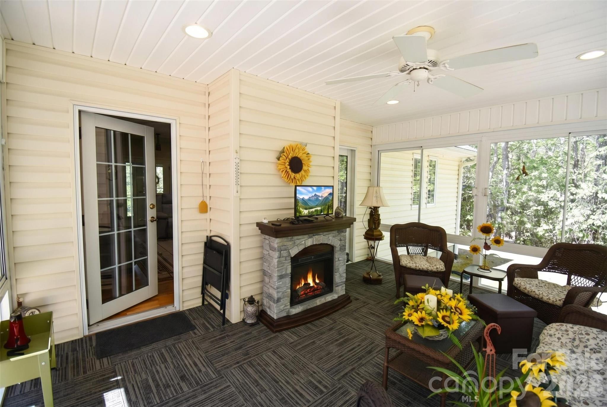 548 Thunder Road — Brevard