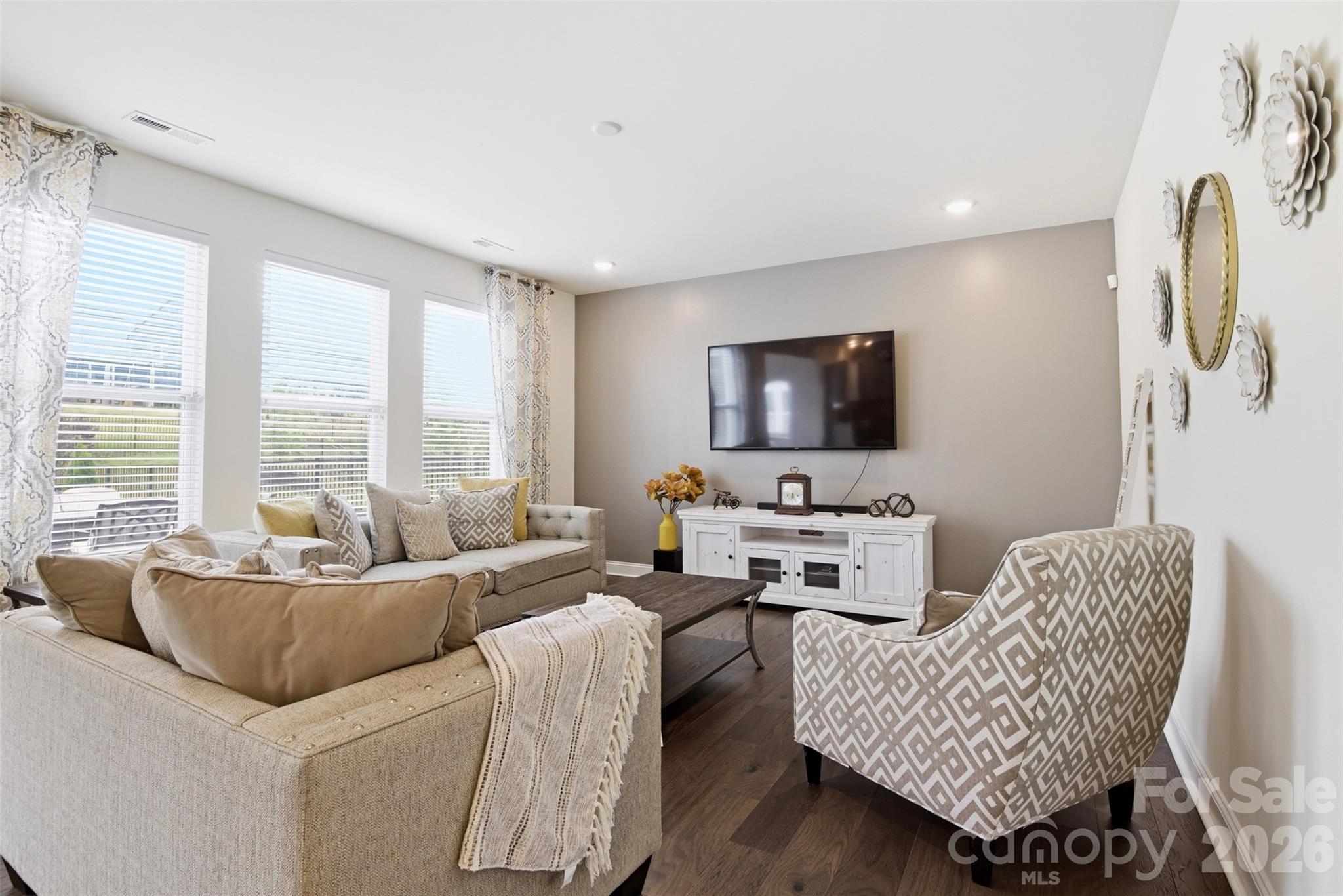 531 Red Wolf Lane — Clover