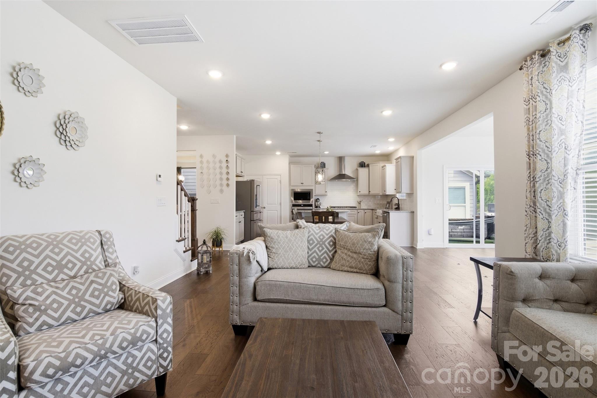 531 Red Wolf Lane — Clover