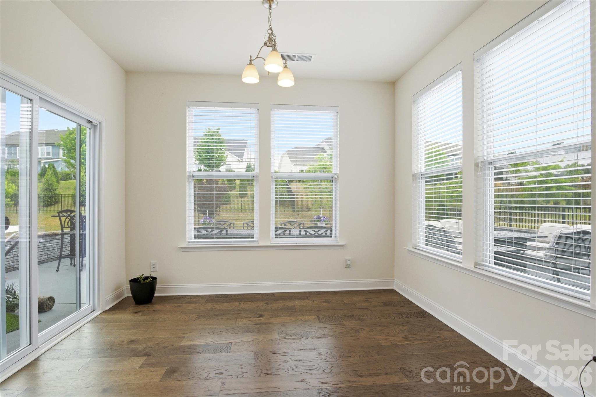 531 Red Wolf Lane — Clover