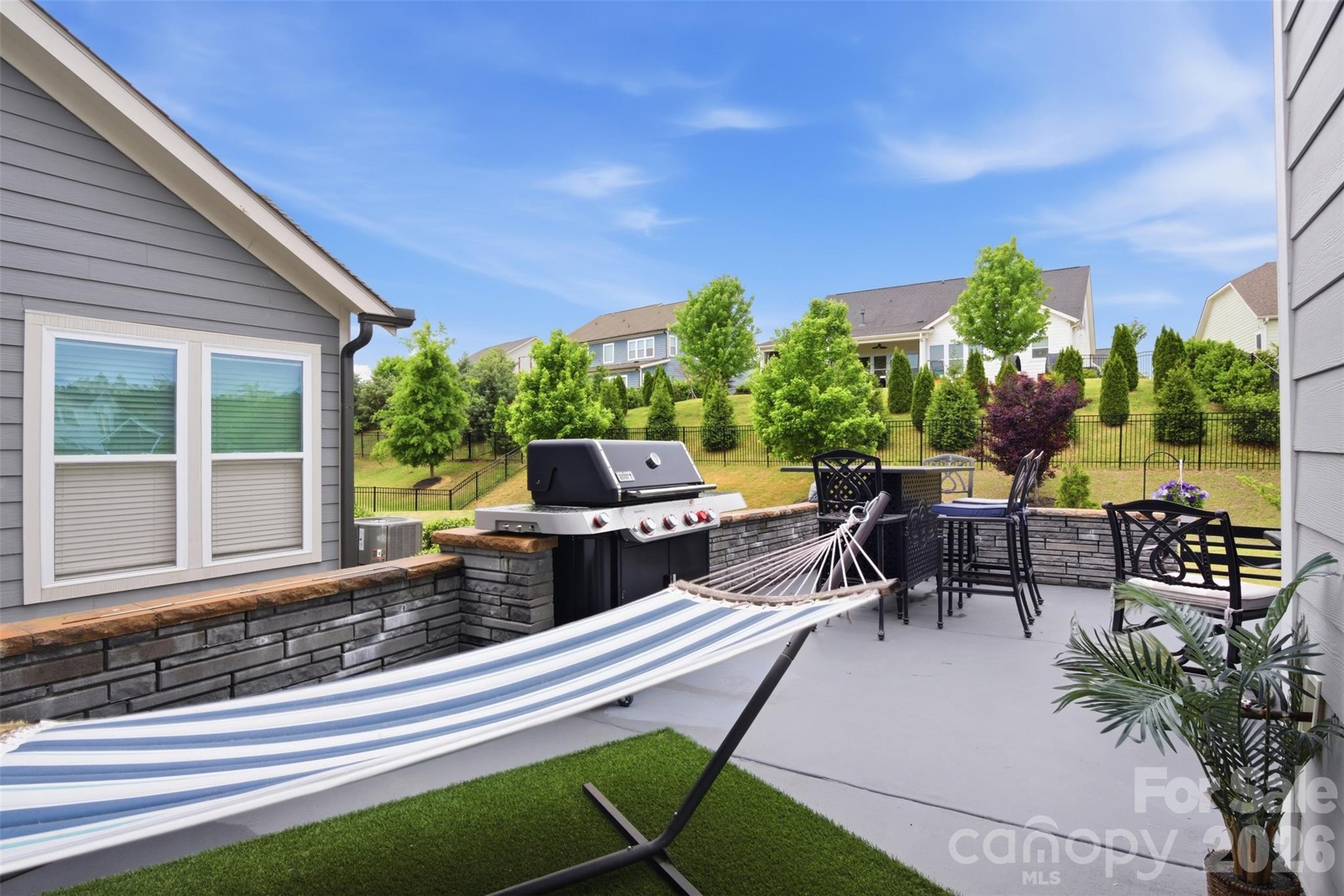 531 Red Wolf Lane — Clover