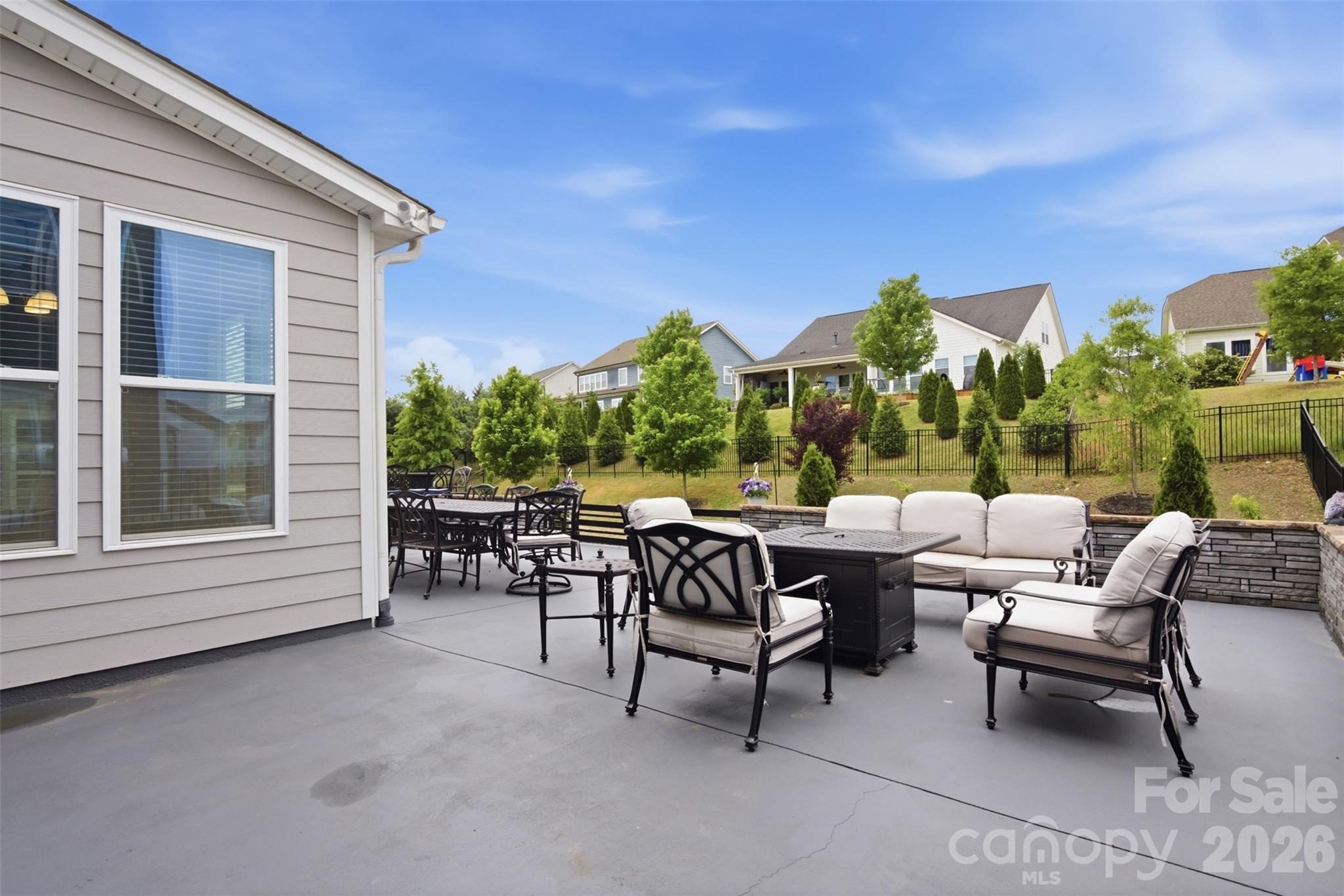 531 Red Wolf Lane — Clover