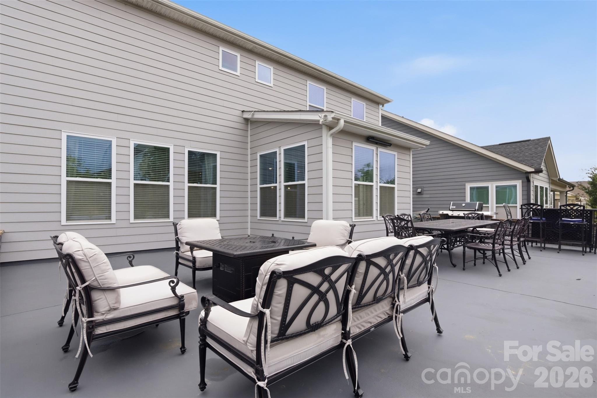 531 Red Wolf Lane — Clover