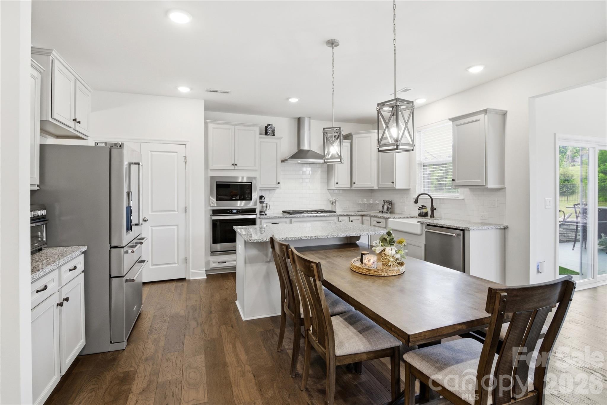 531 Red Wolf Lane — Clover
