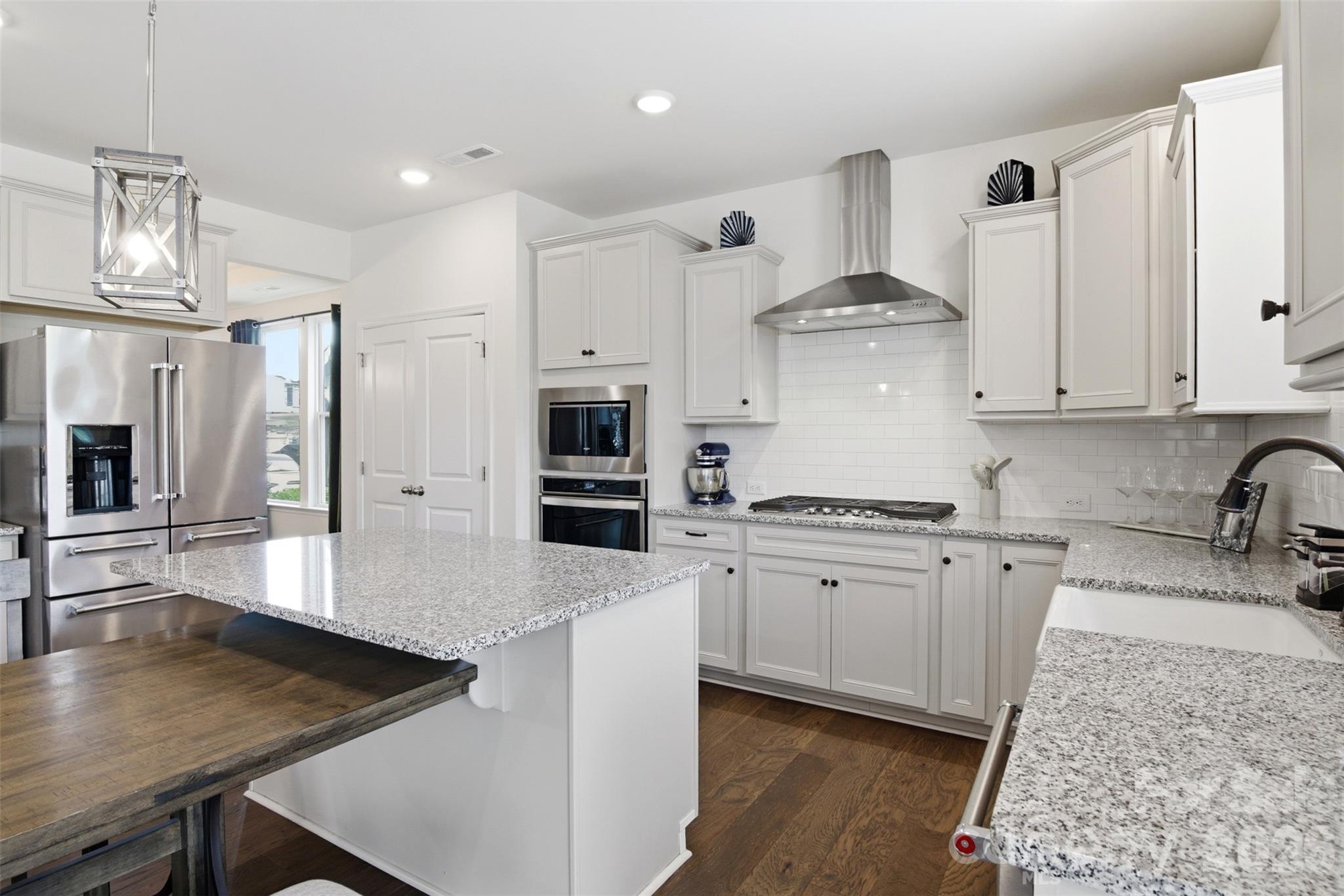 531 Red Wolf Lane — Clover