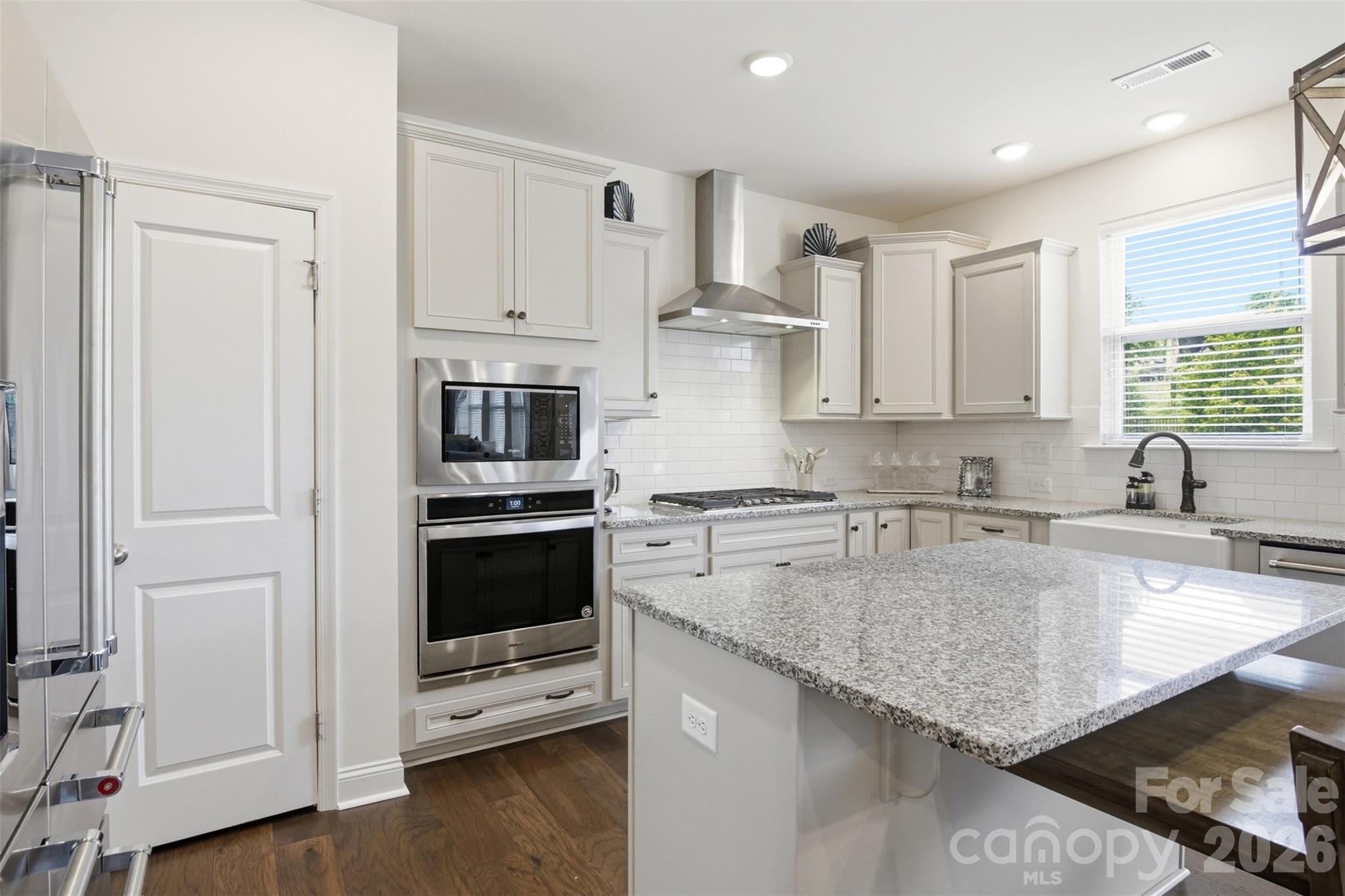 531 Red Wolf Lane — Clover