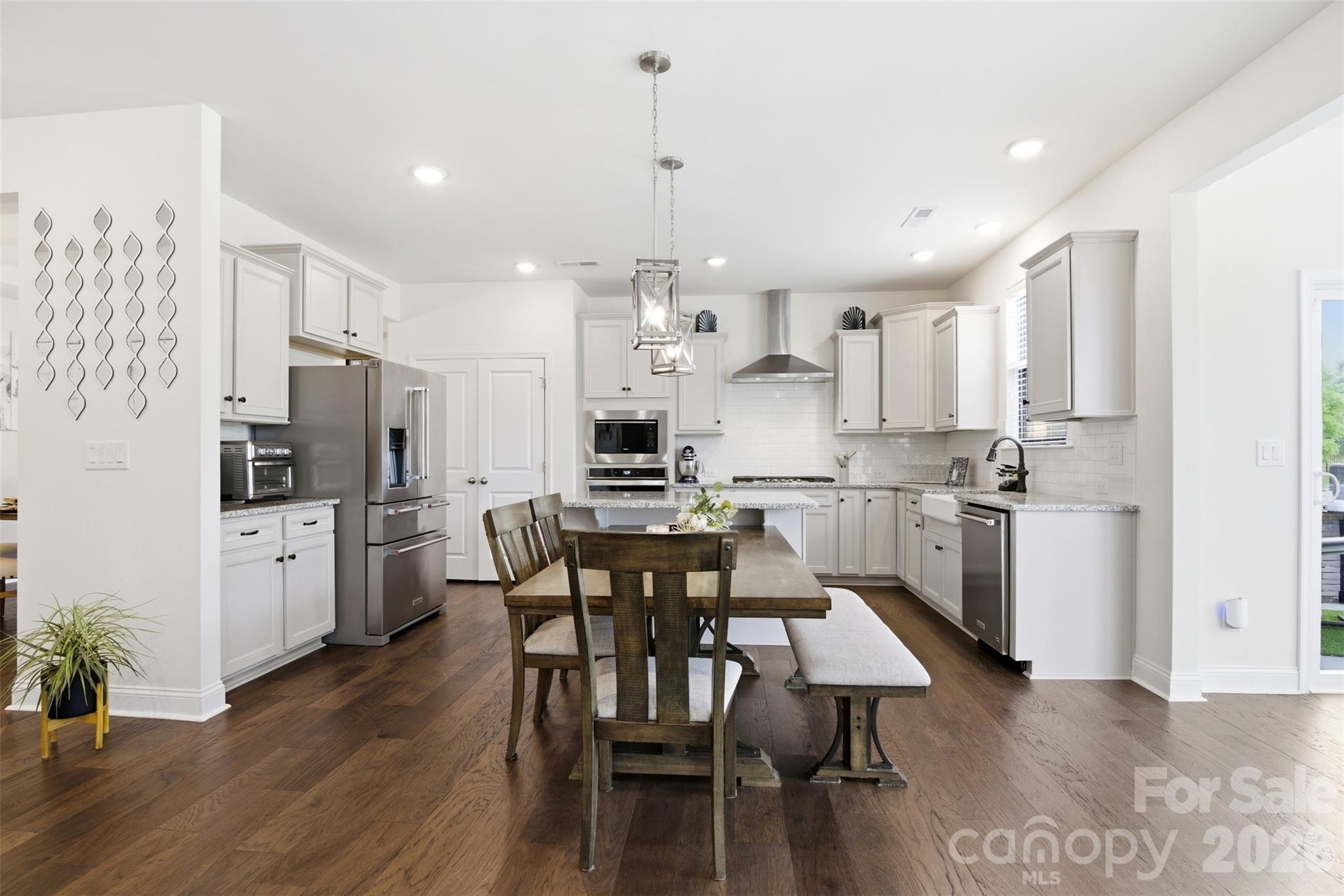 531 Red Wolf Lane — Clover