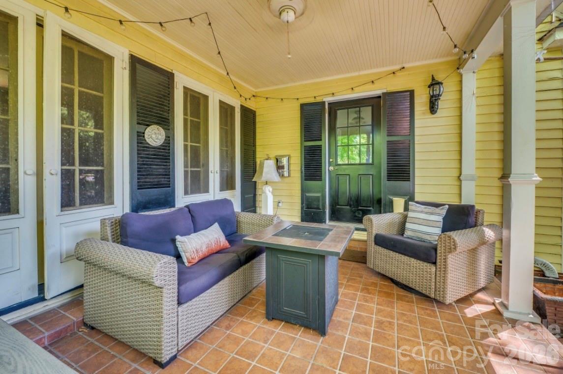 112 Kinwood Street — Morganton