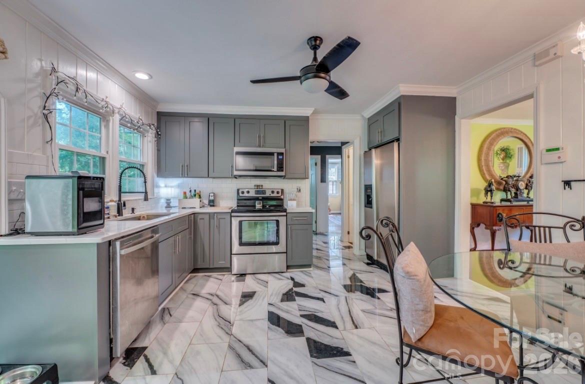 112 Kinwood Street — Morganton