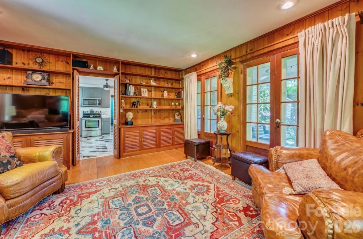 112 Kinwood Street — Morganton