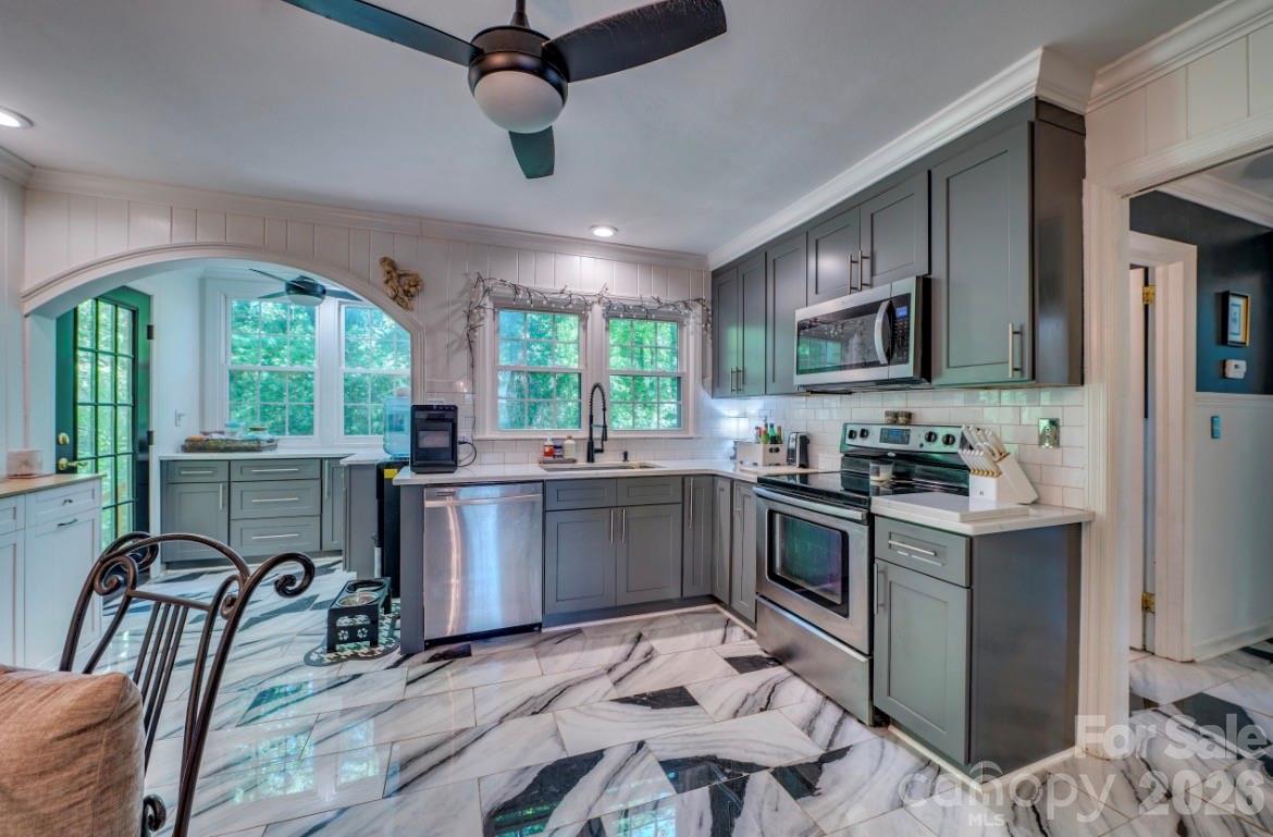 112 Kinwood Street — Morganton