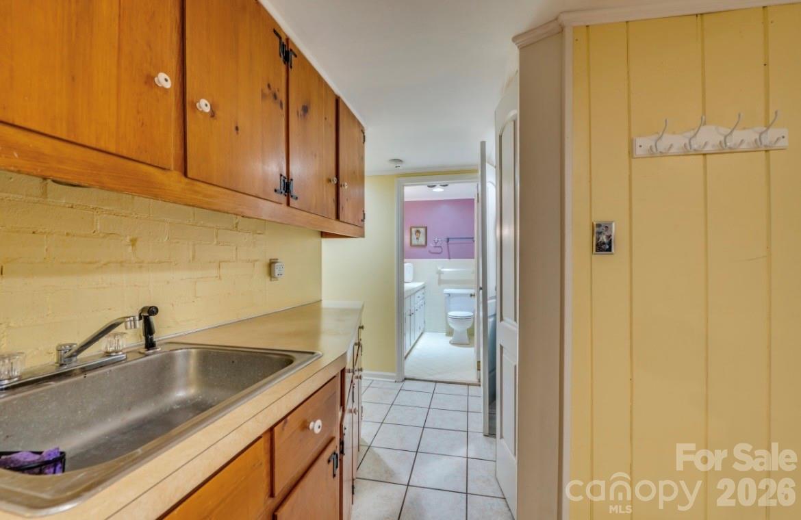 112 Kinwood Street — Morganton