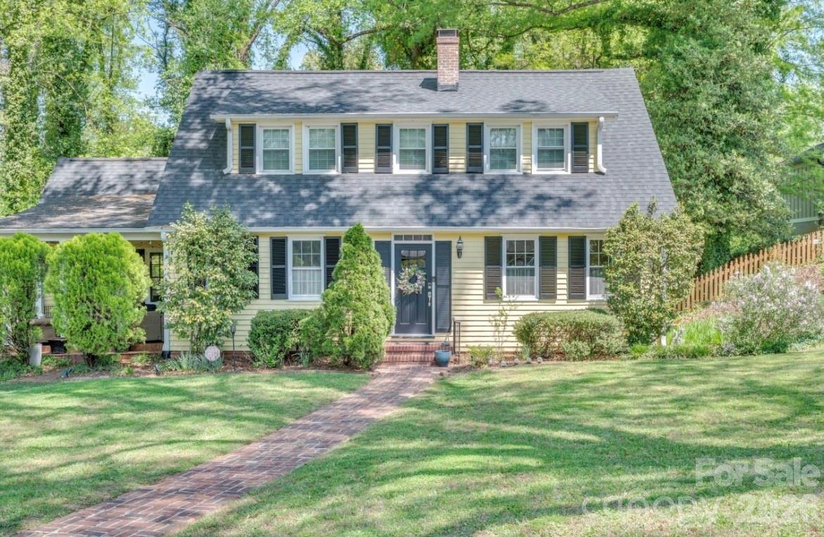 112 Kinwood Street — Morganton