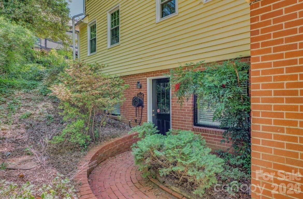 112 Kinwood Street — Morganton