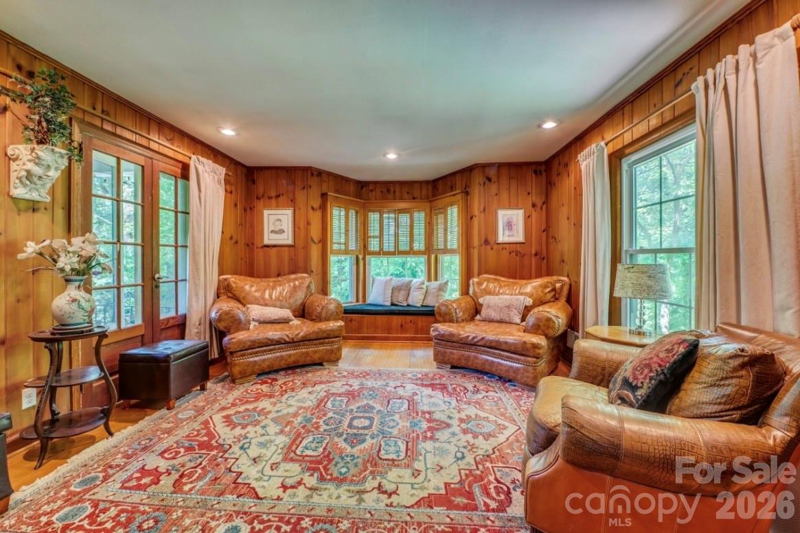 112 Kinwood Street — Morganton