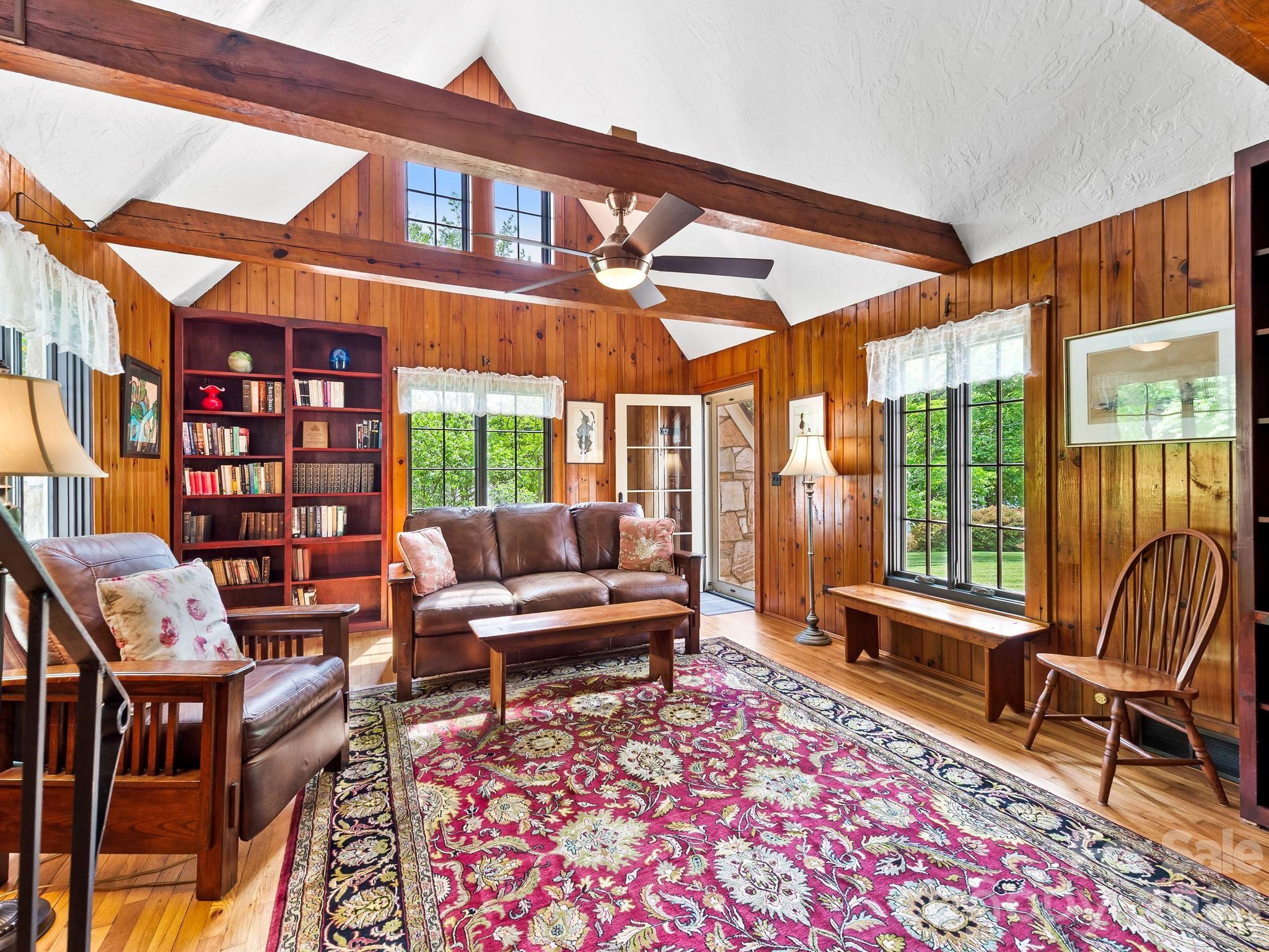 84 Arthur Road — Asheville