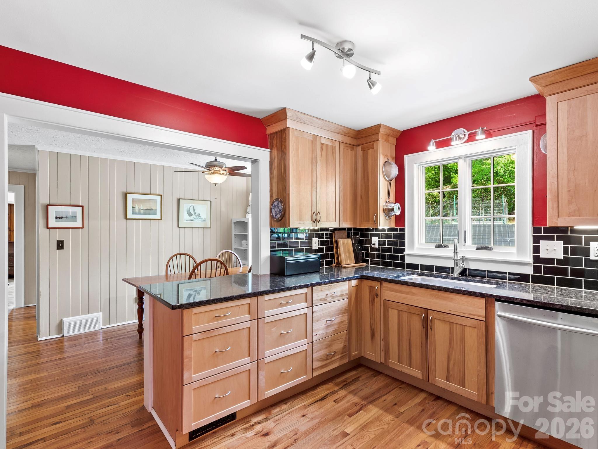 84 Arthur Road — Asheville