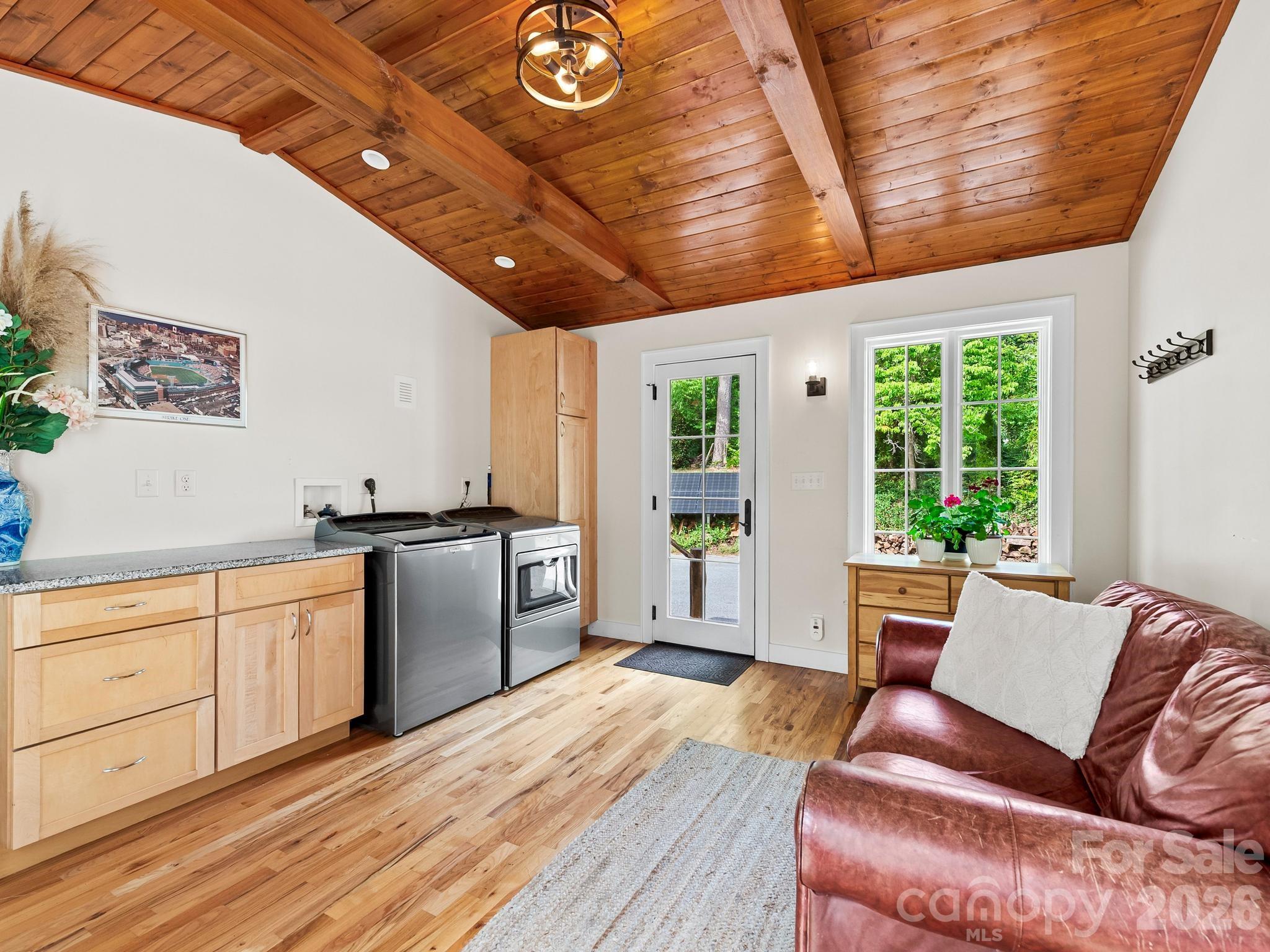 84 Arthur Road — Asheville