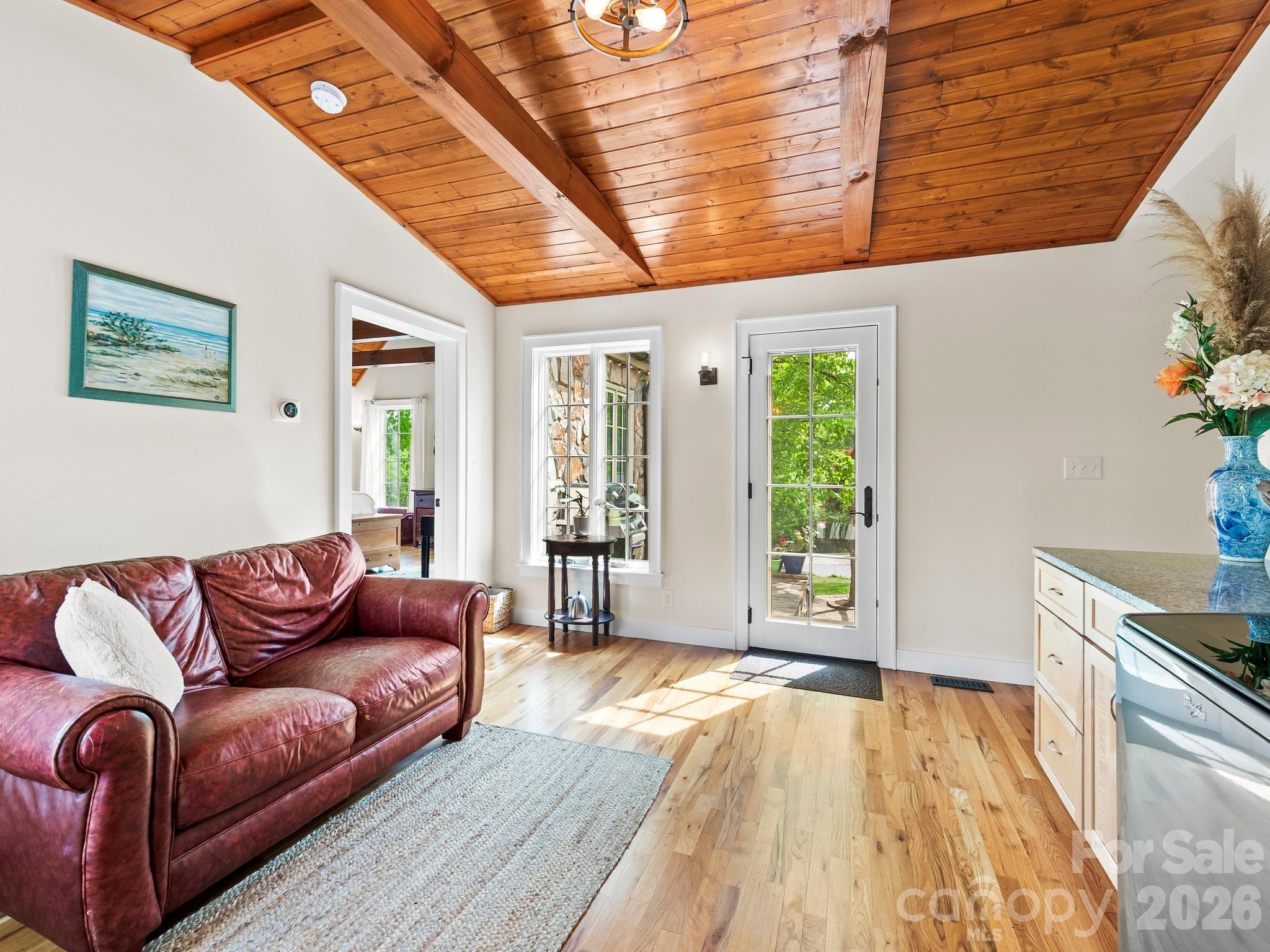 84 Arthur Road — Asheville