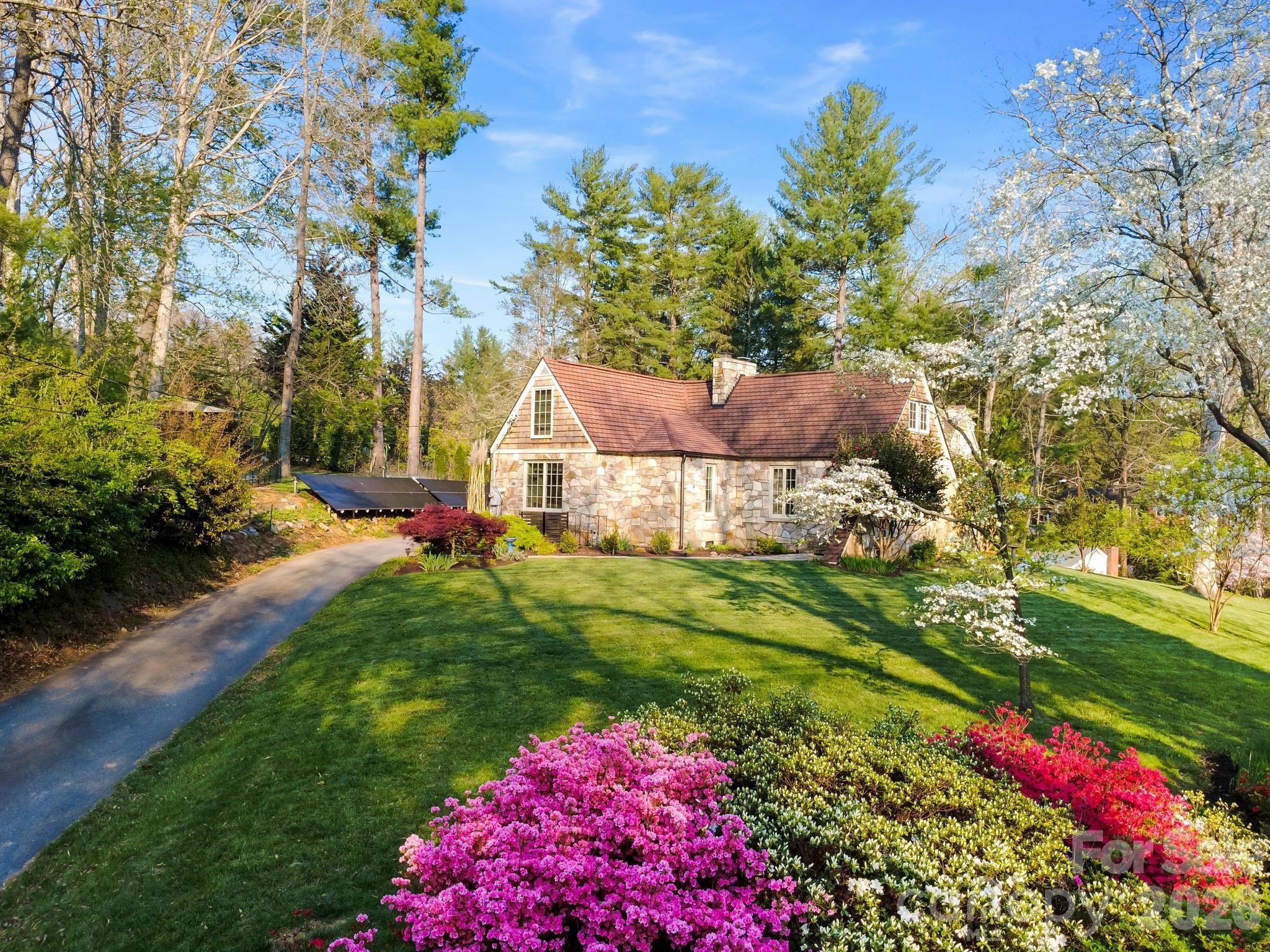84 Arthur Road — Asheville