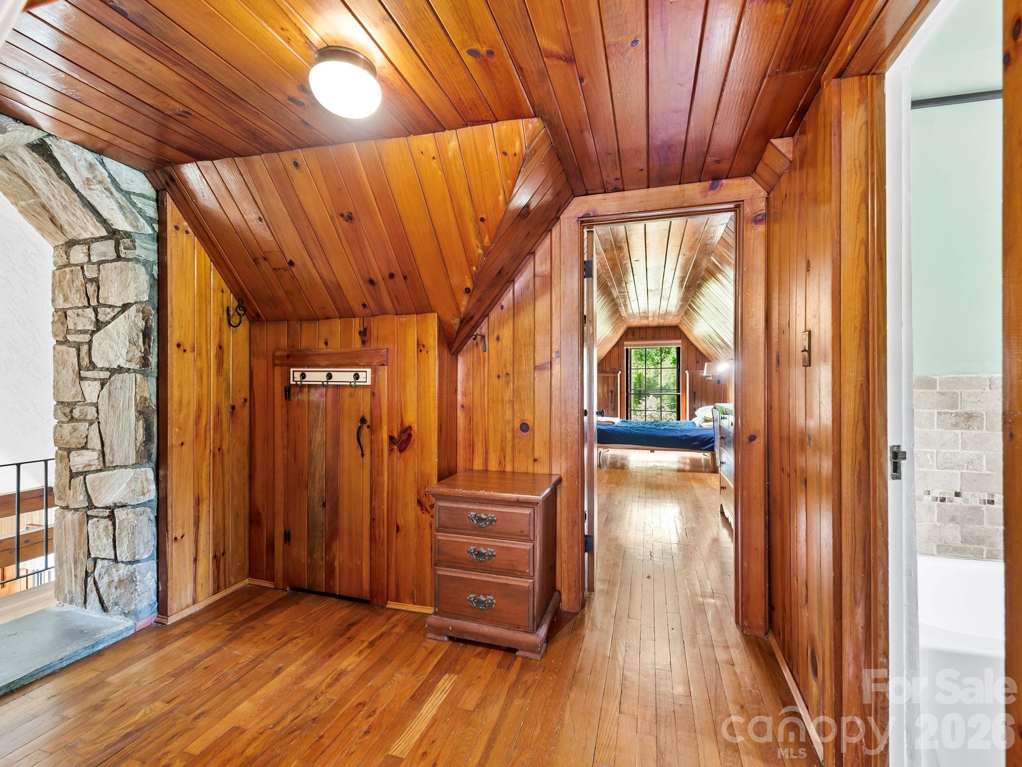 84 Arthur Road — Asheville