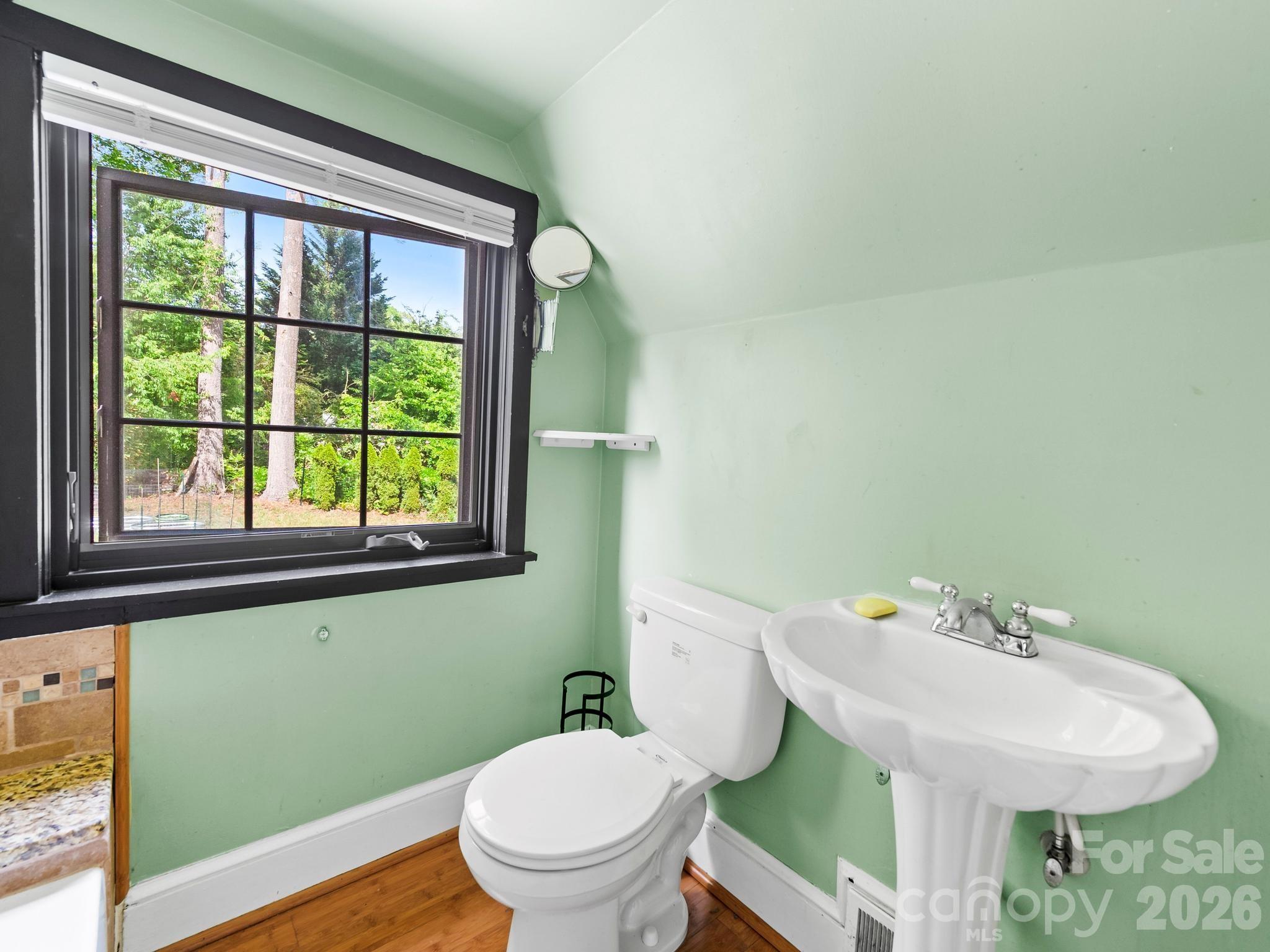 84 Arthur Road — Asheville