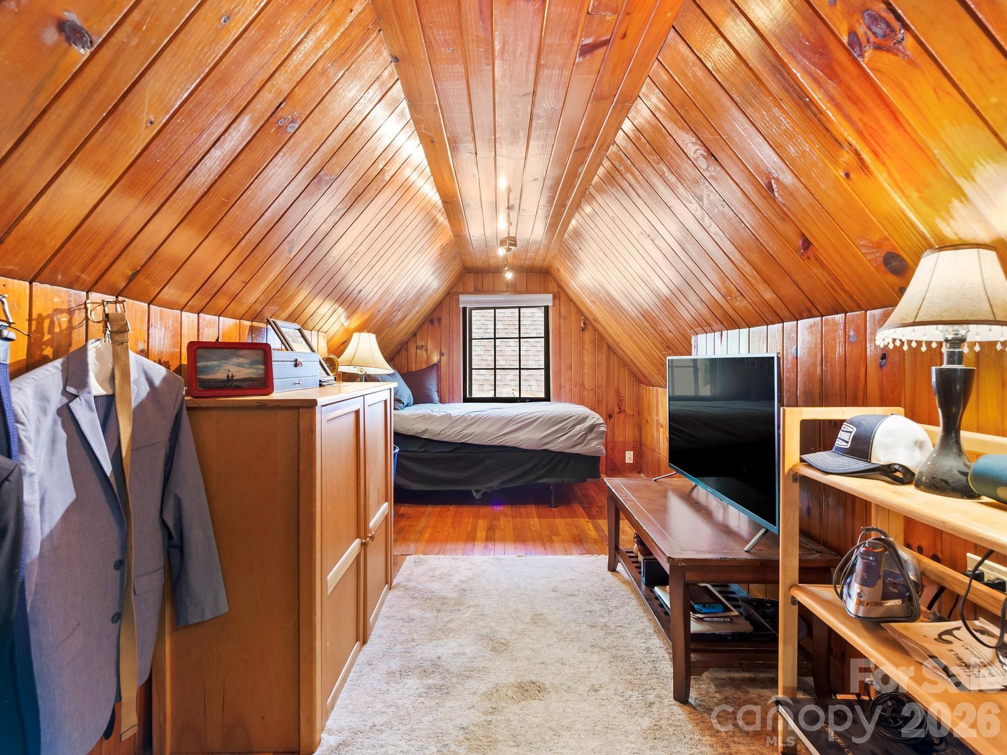 84 Arthur Road — Asheville