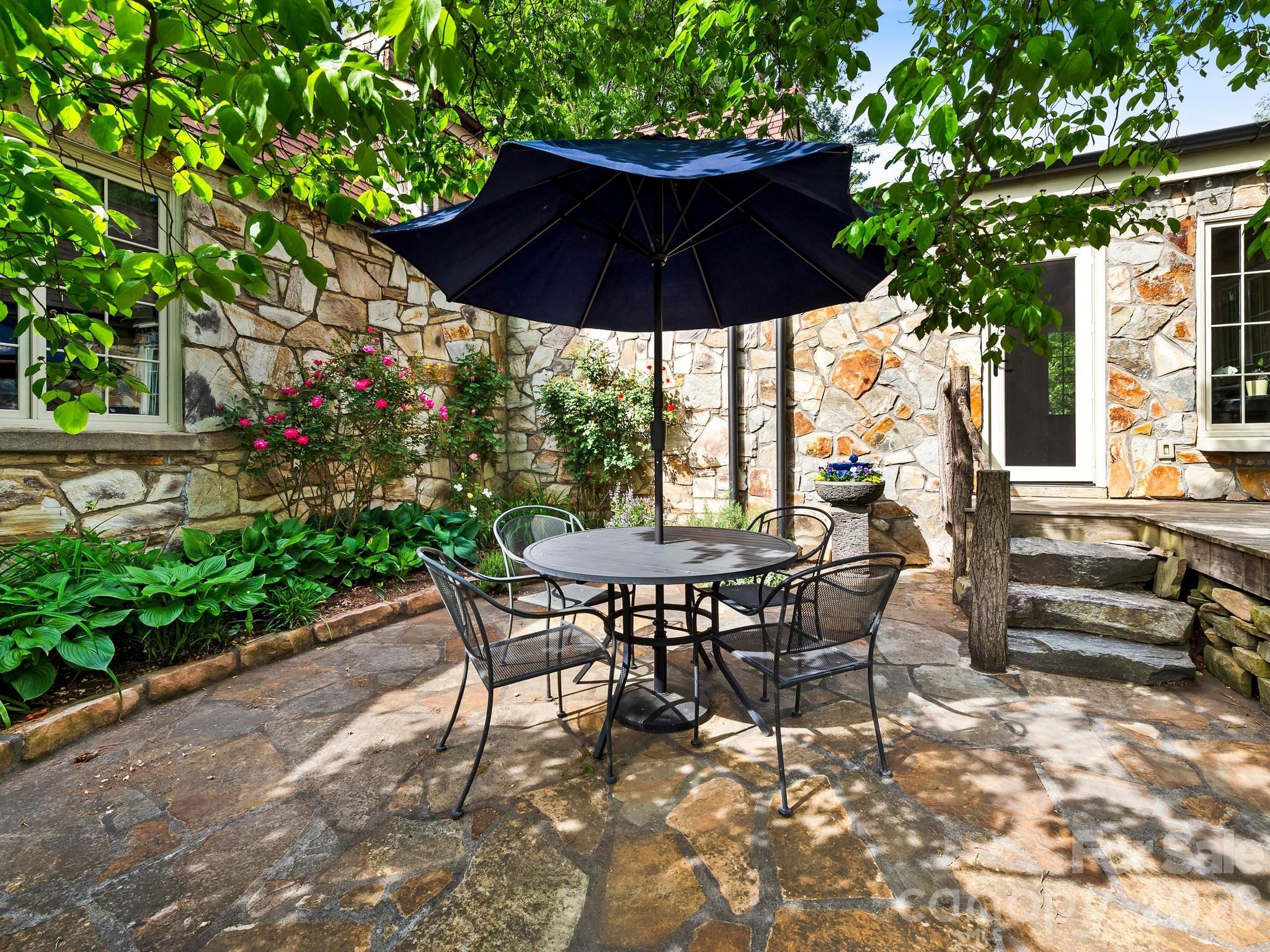 84 Arthur Road — Asheville
