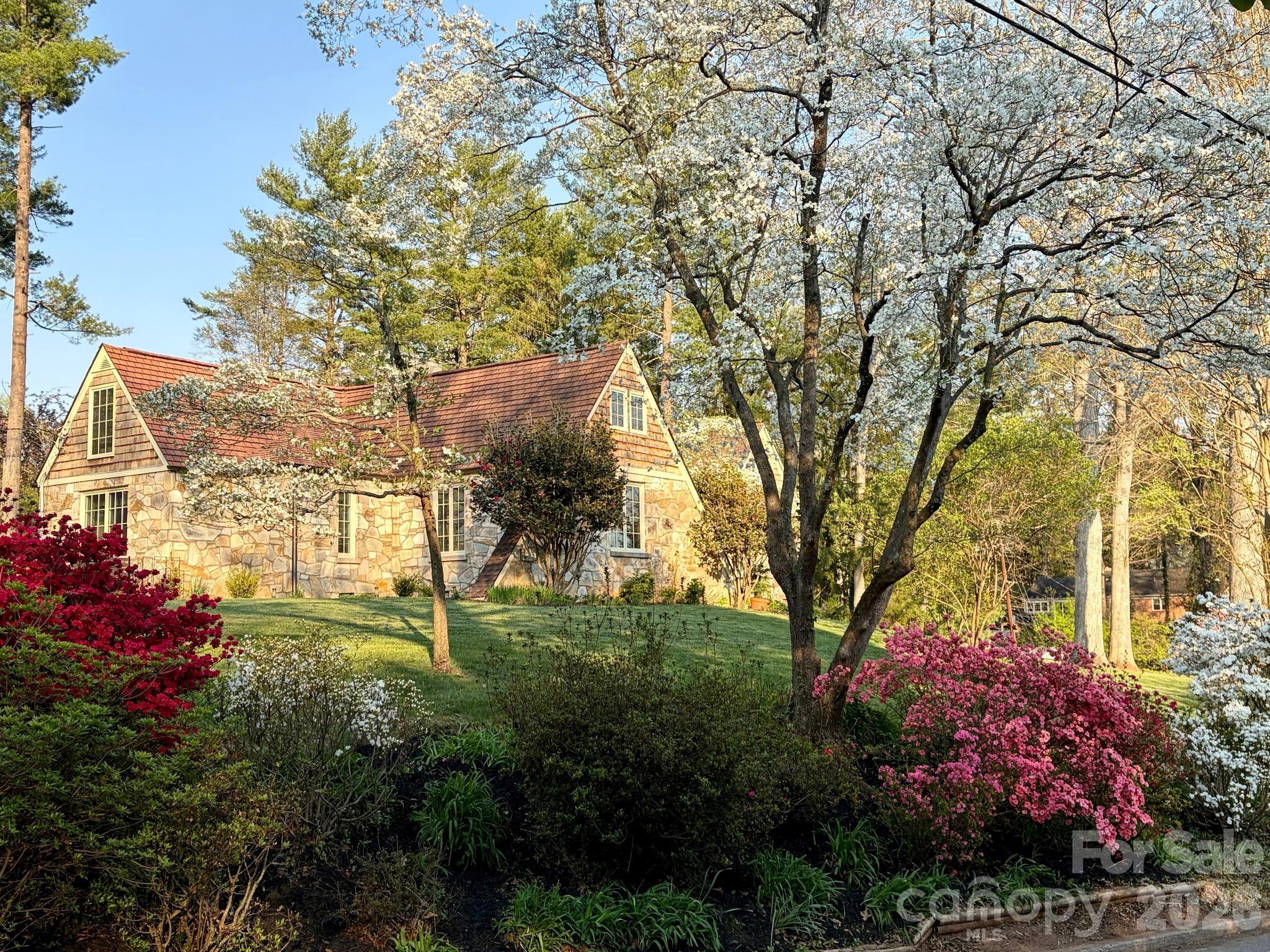 84 Arthur Road — Asheville