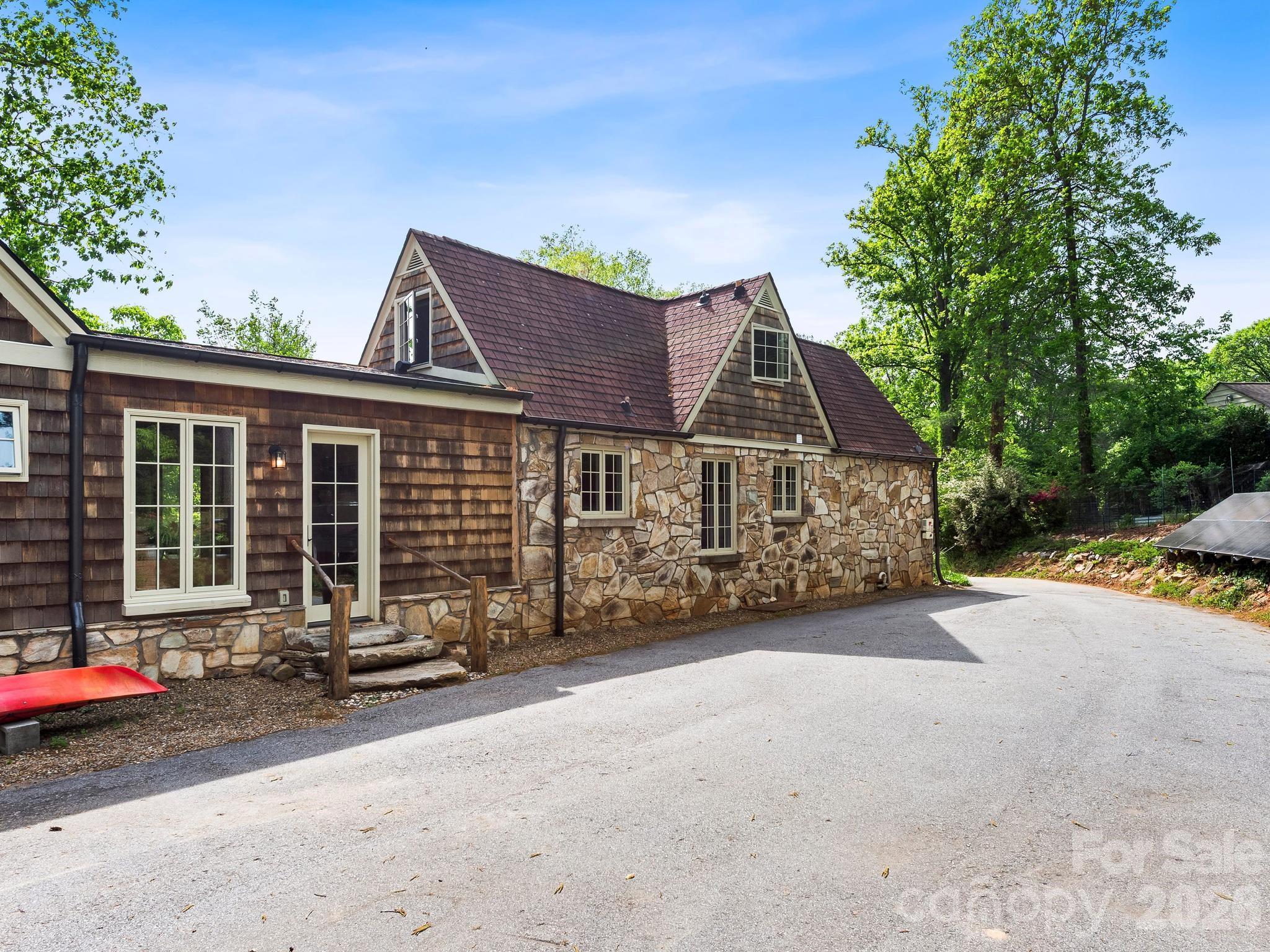 84 Arthur Road — Asheville