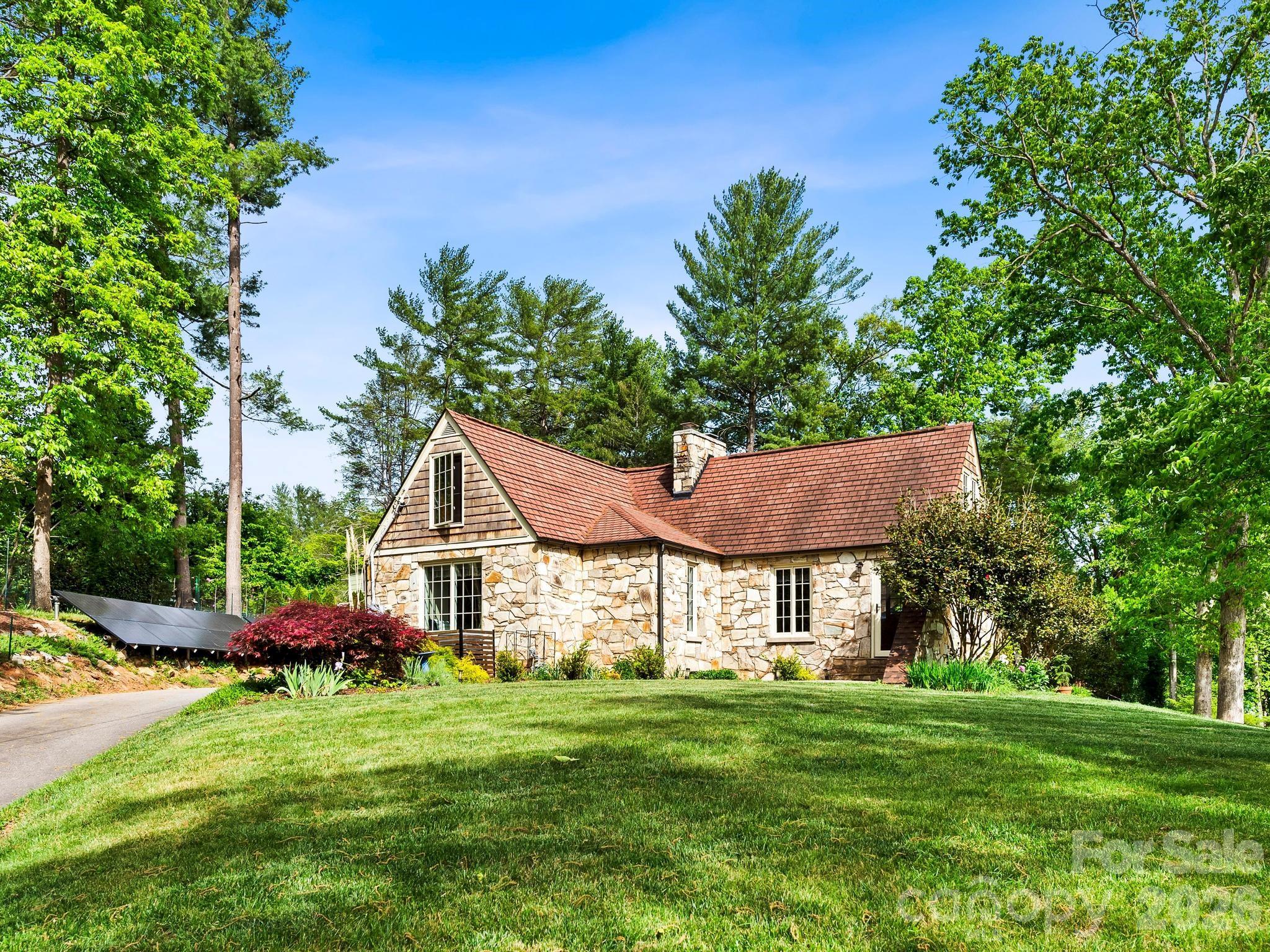 84 Arthur Road — Asheville