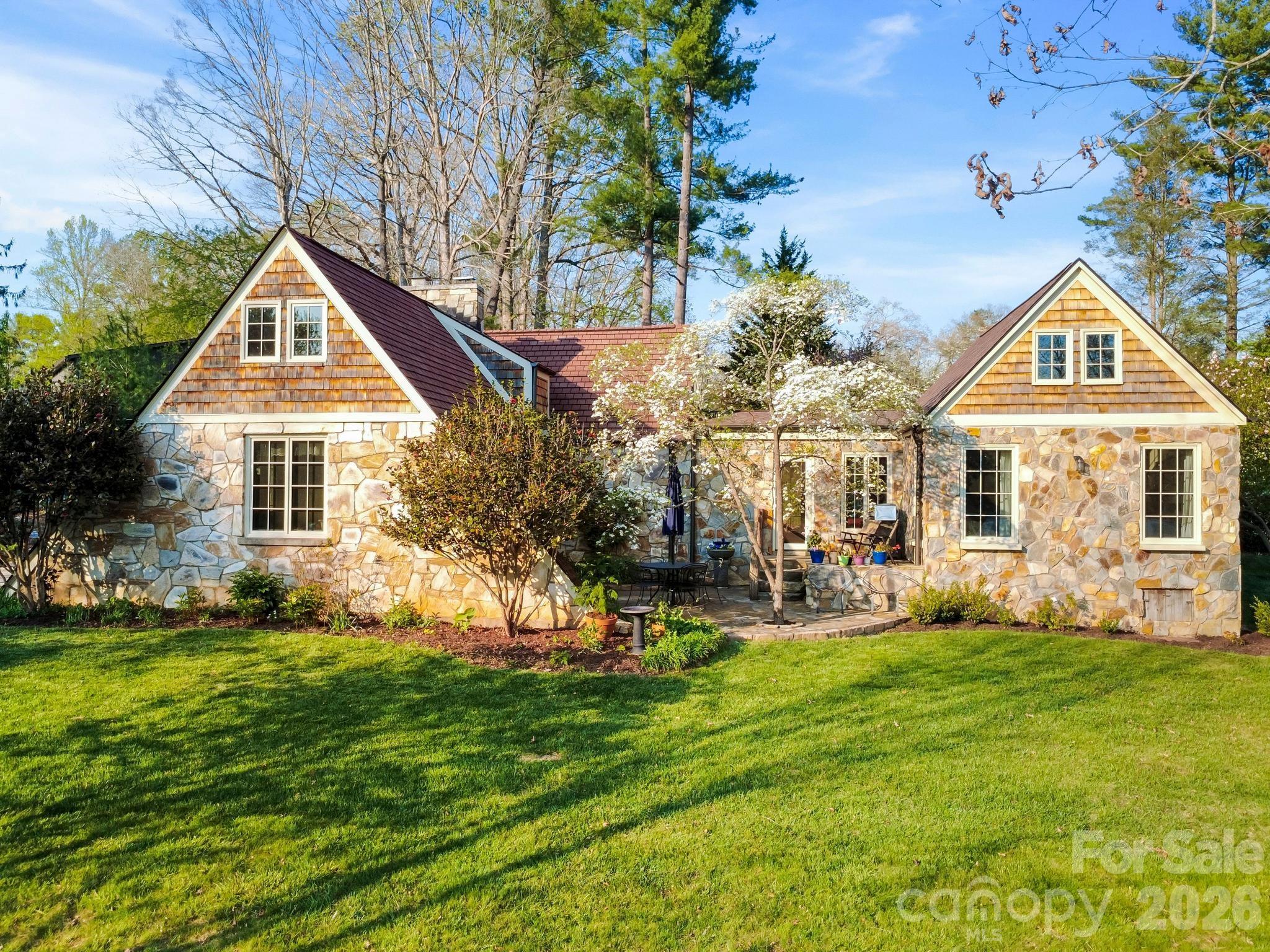 84 Arthur Road — Asheville