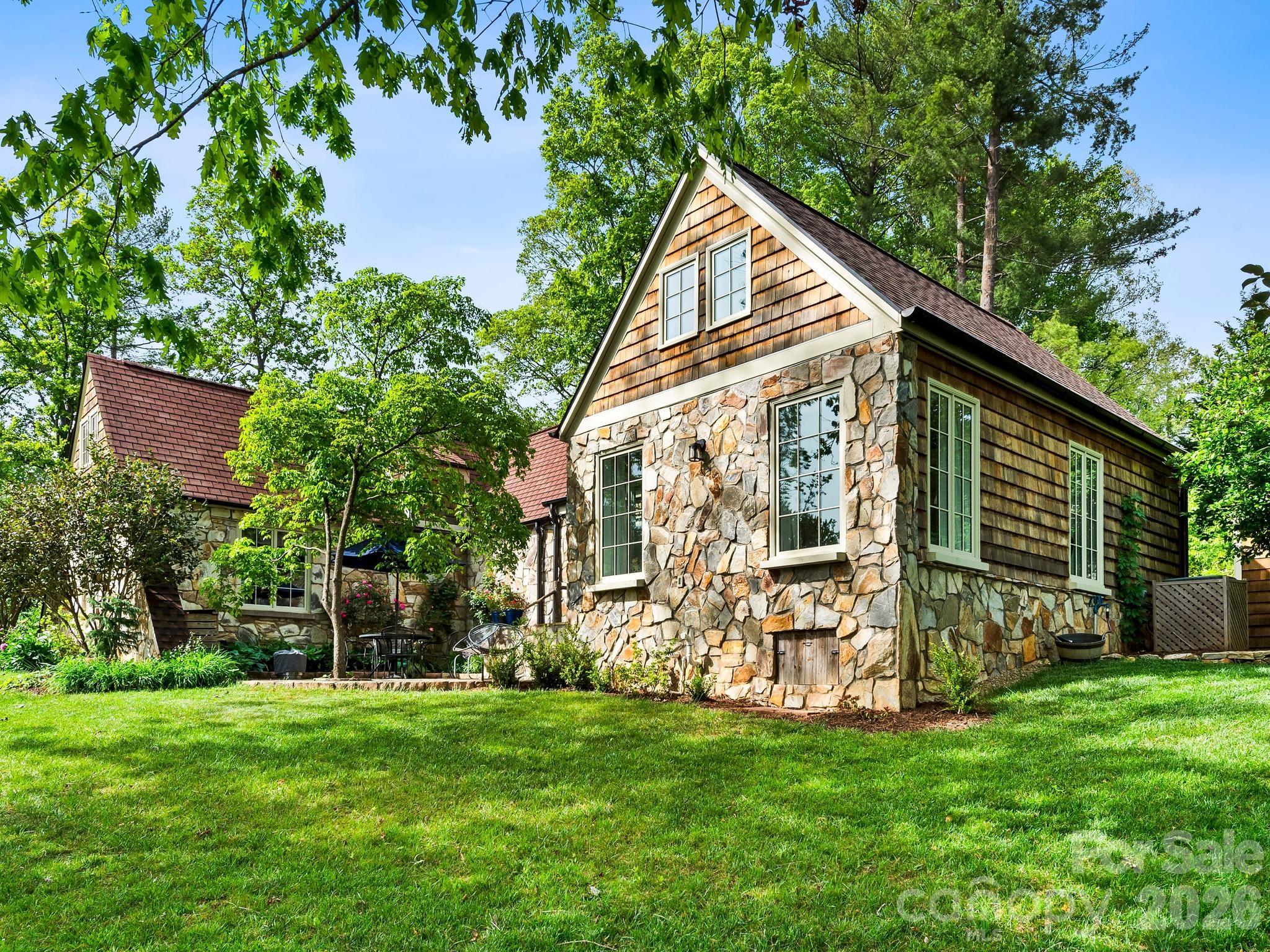 84 Arthur Road — Asheville