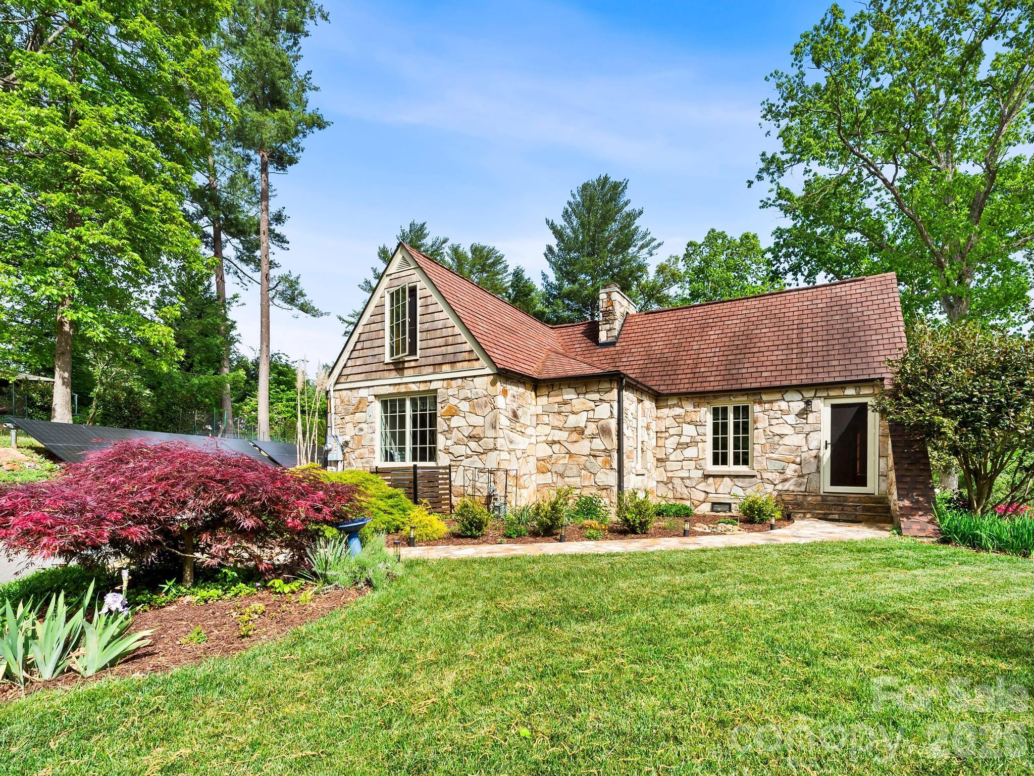84 Arthur Road — Asheville