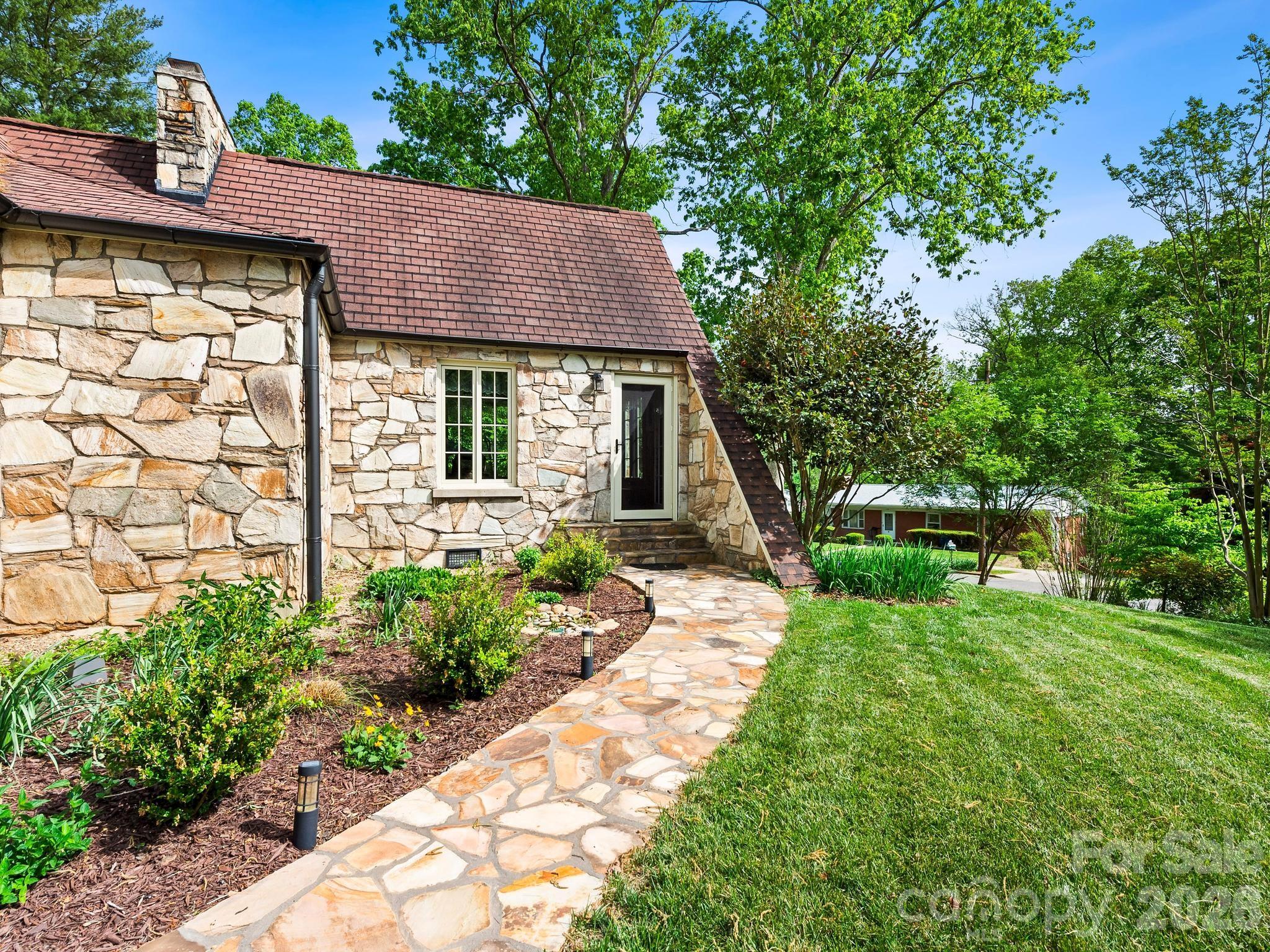 84 Arthur Road — Asheville