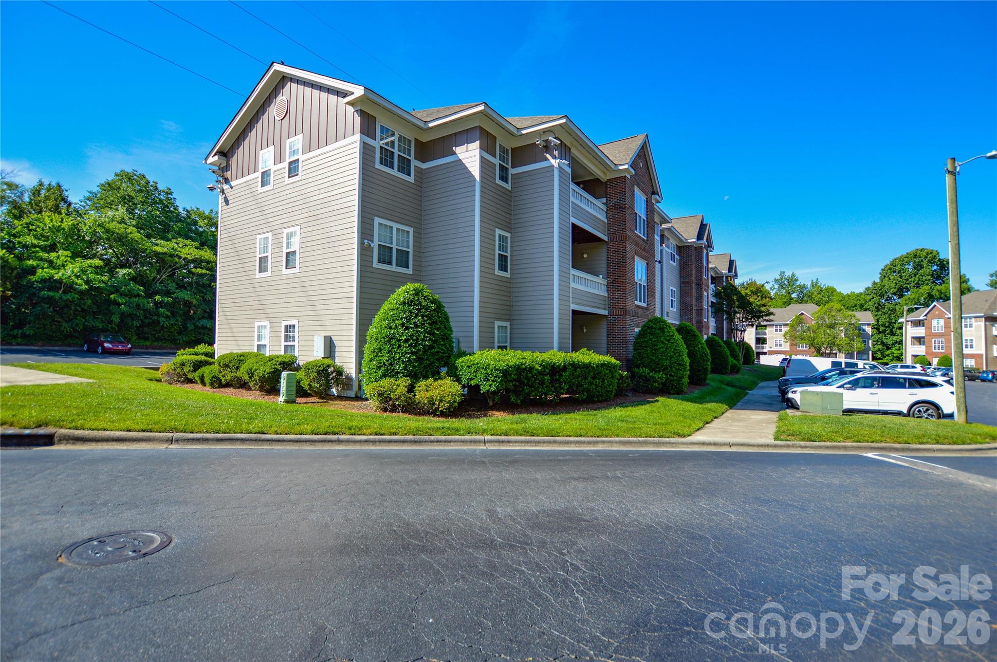 9810 Campus Walk Lane #F — Charlotte