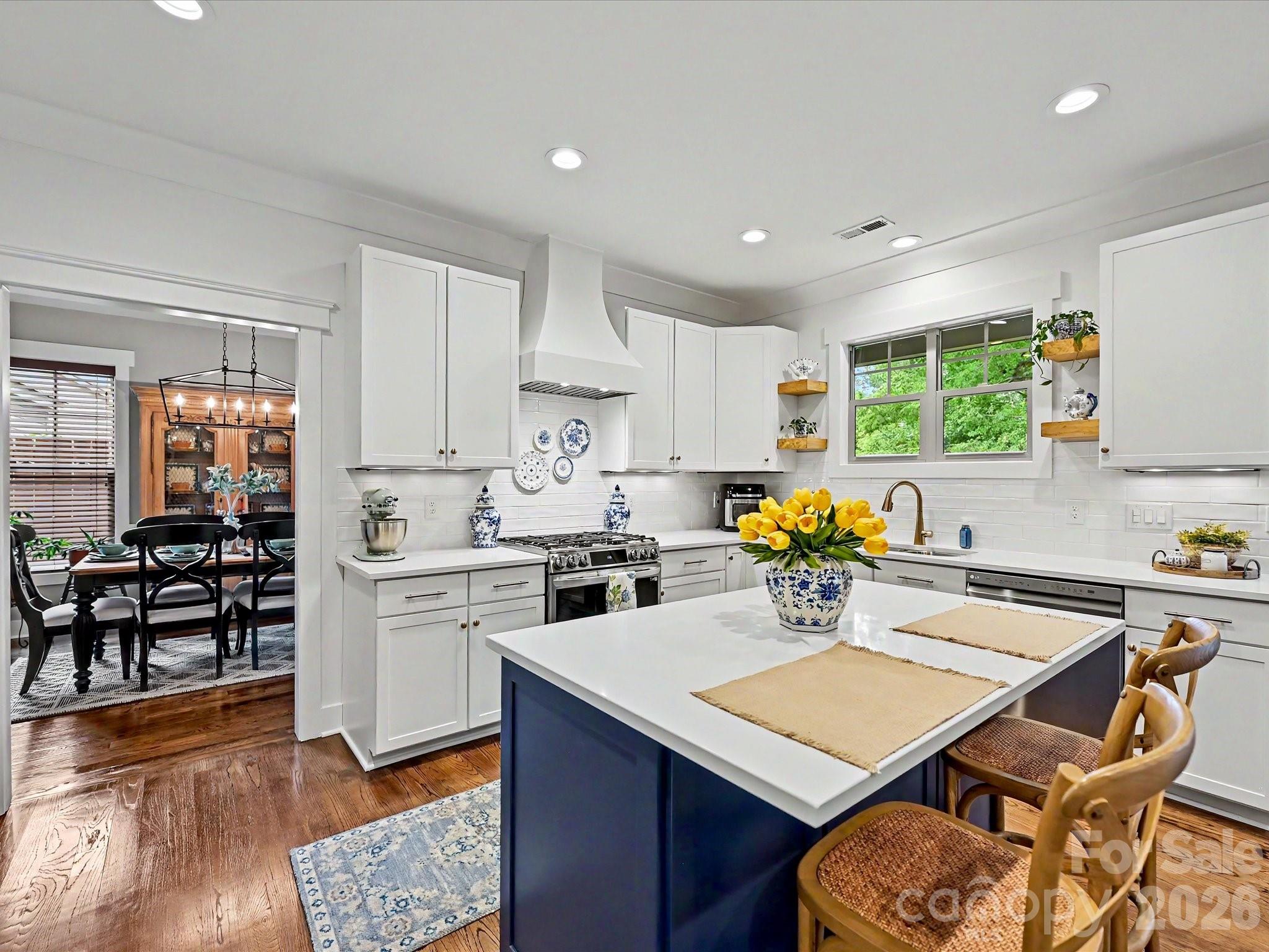 916 Essex Street — Charlotte