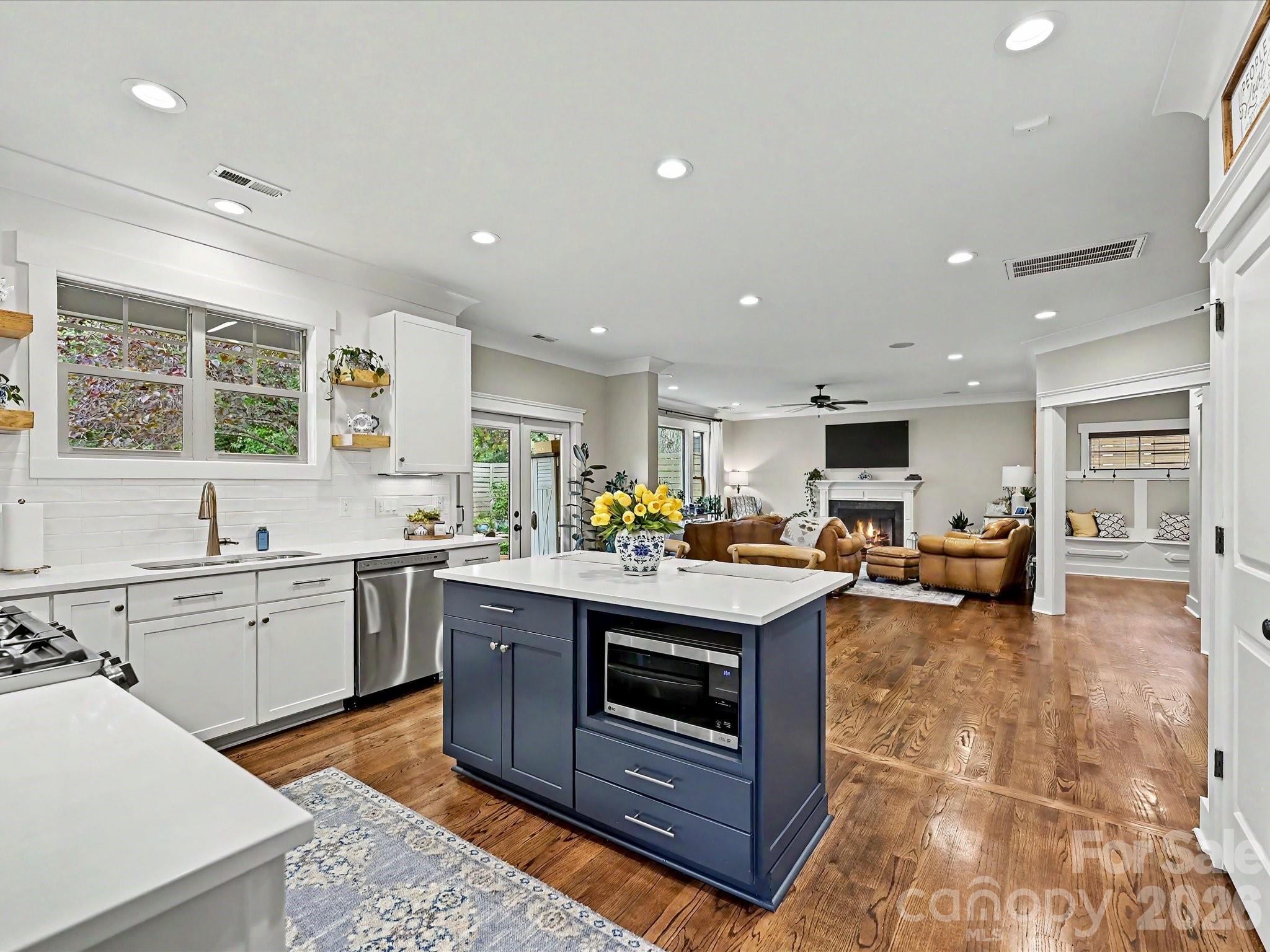 916 Essex Street — Charlotte