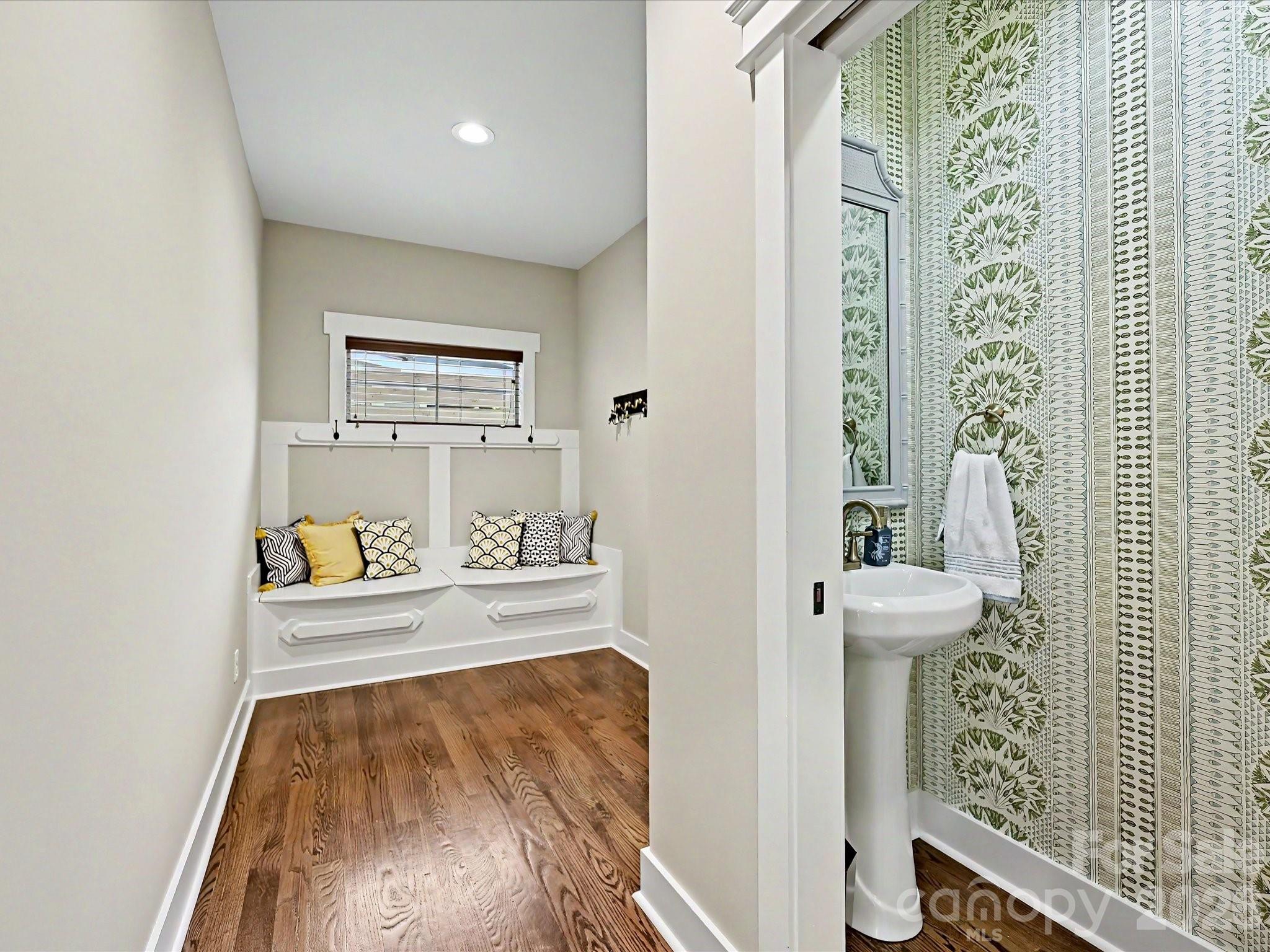 916 Essex Street — Charlotte