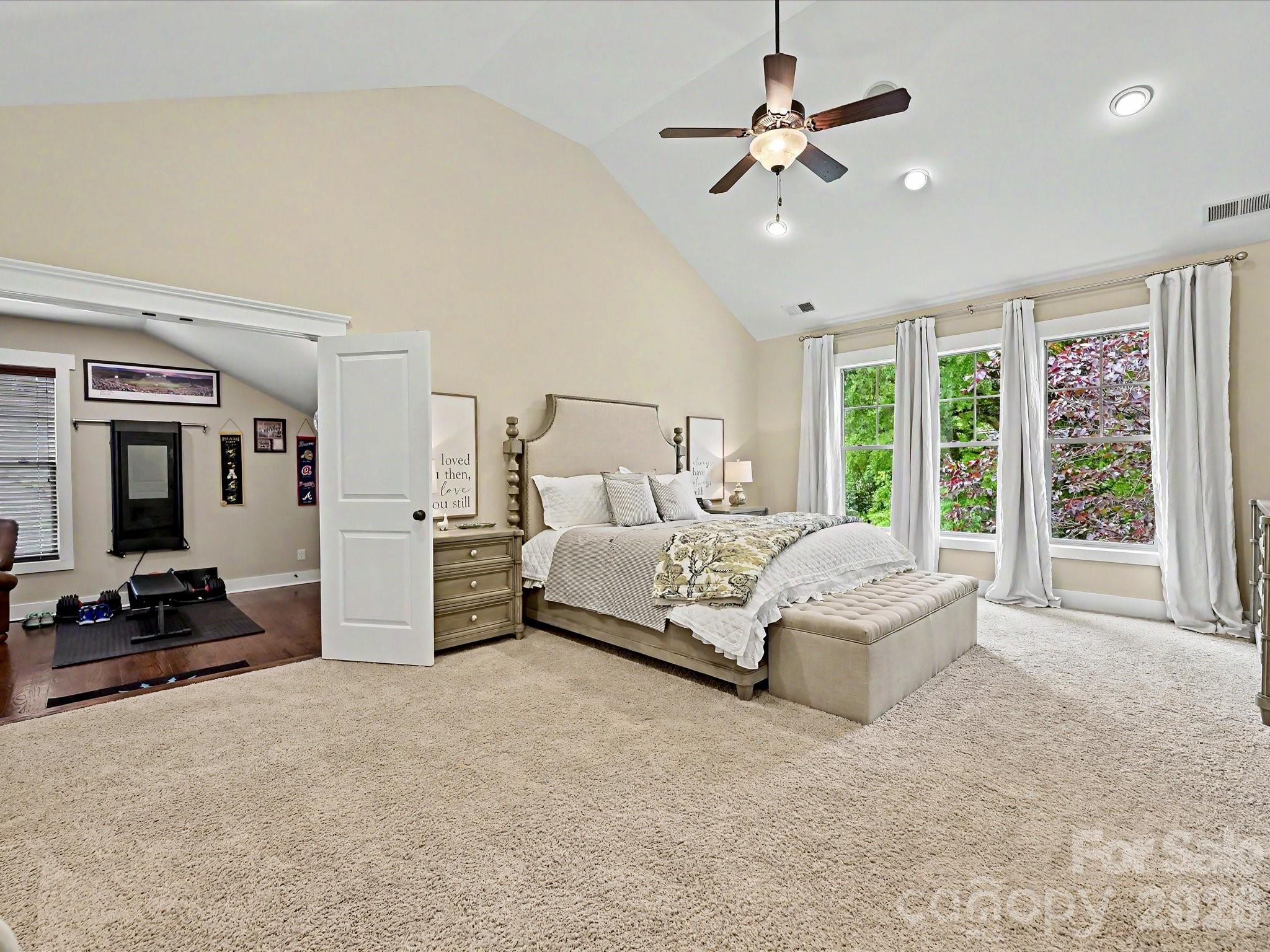 916 Essex Street — Charlotte