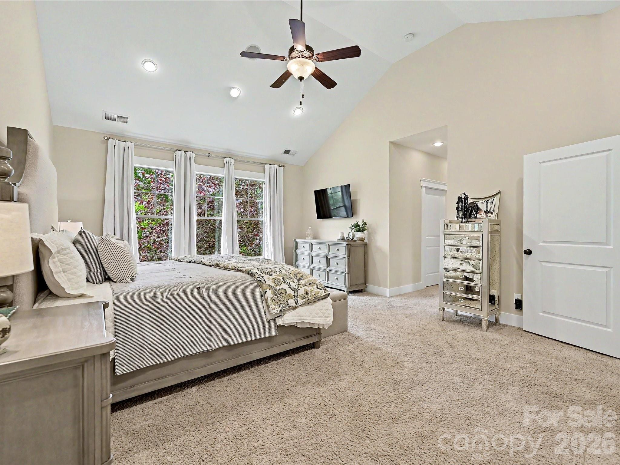 916 Essex Street — Charlotte