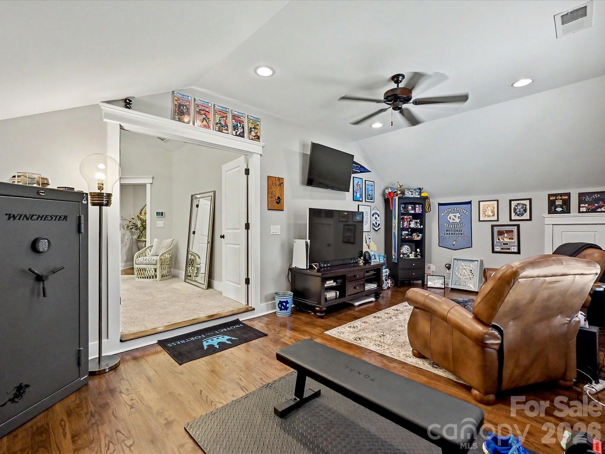 916 Essex Street — Charlotte