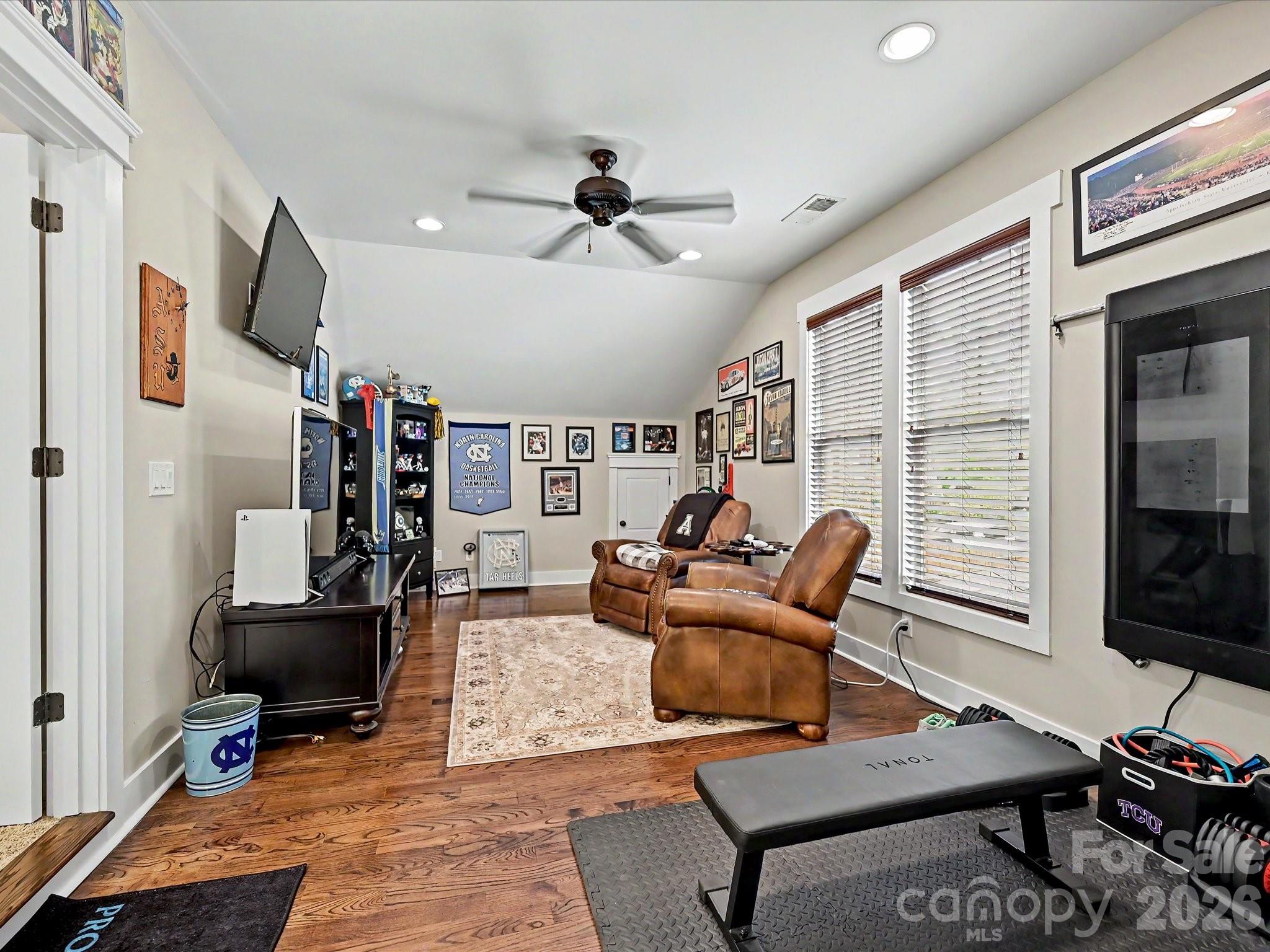 916 Essex Street — Charlotte