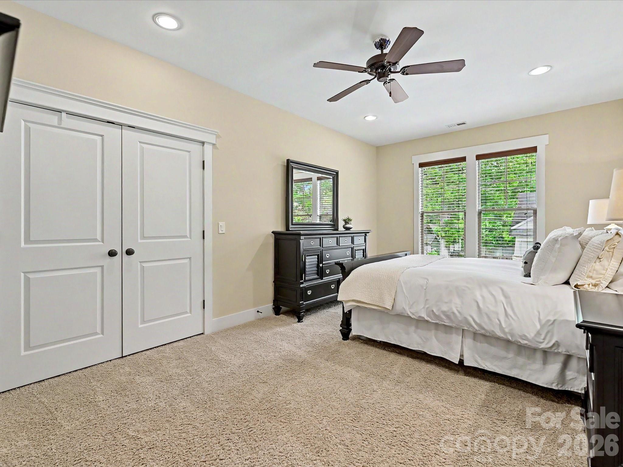 916 Essex Street — Charlotte