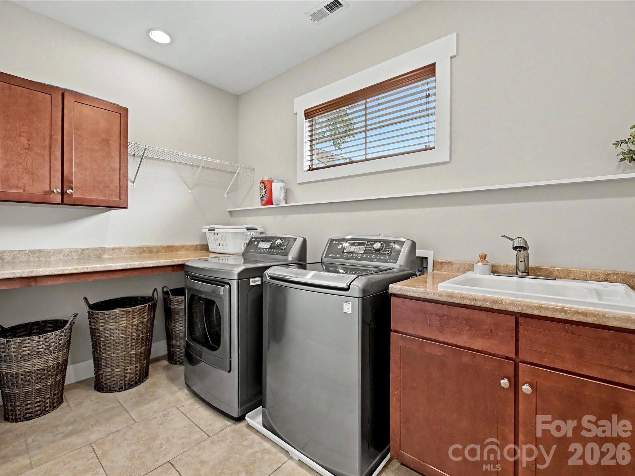916 Essex Street — Charlotte
