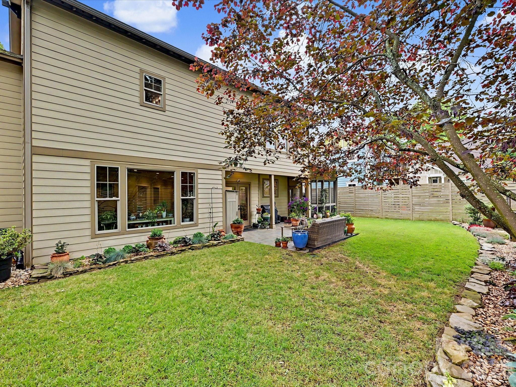 916 Essex Street — Charlotte