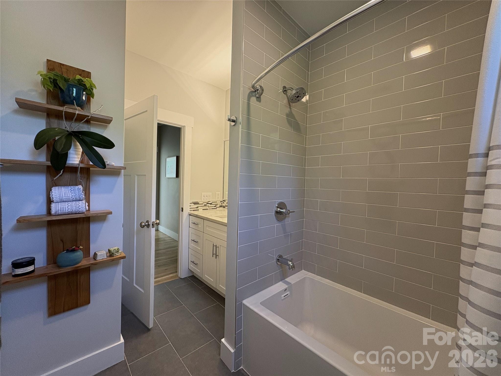 24 Acadia Drive — Asheville